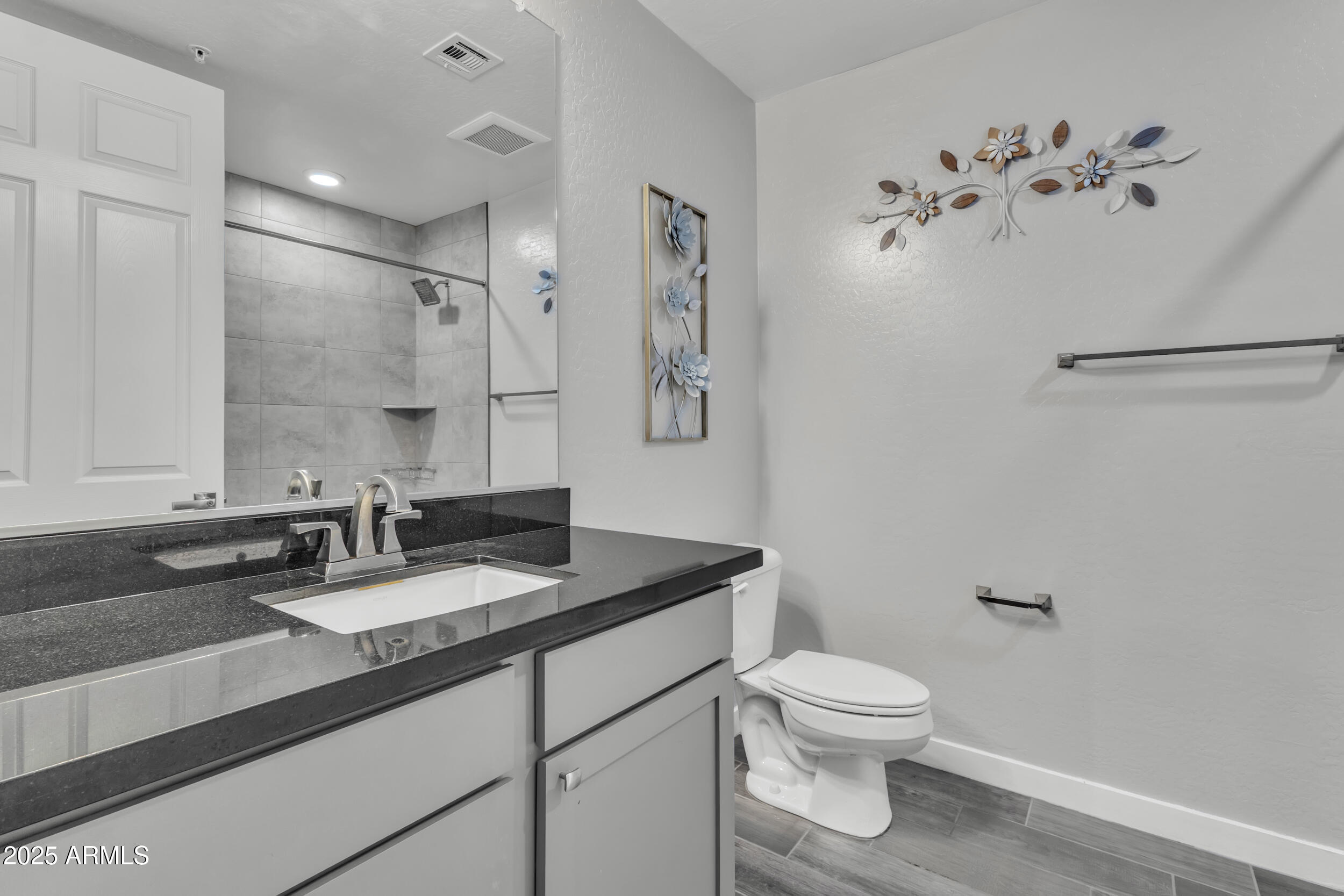 250 W QUEEN CREEK Road, 106