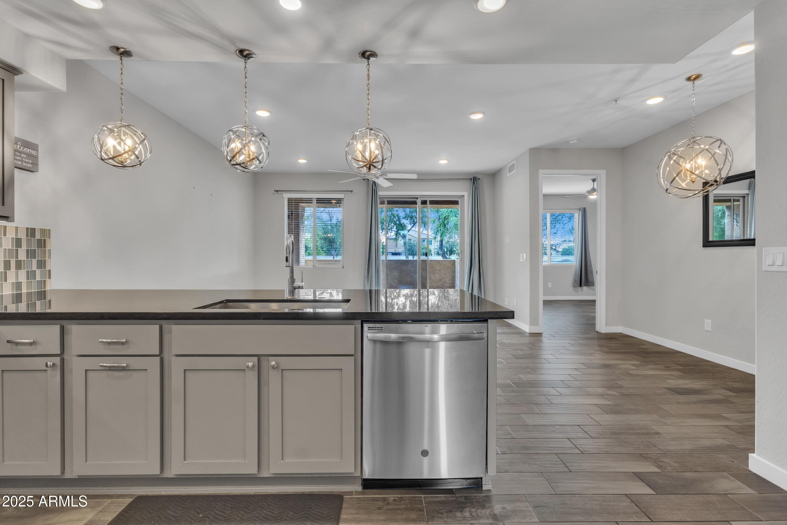 250 W QUEEN CREEK Road, 106