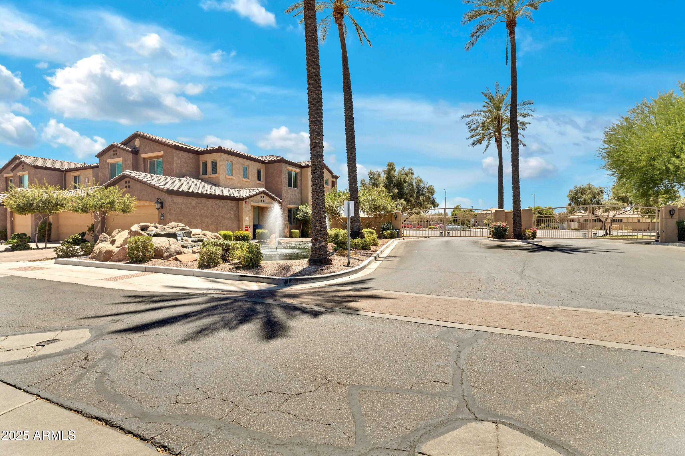 250 W QUEEN CREEK Road, 106