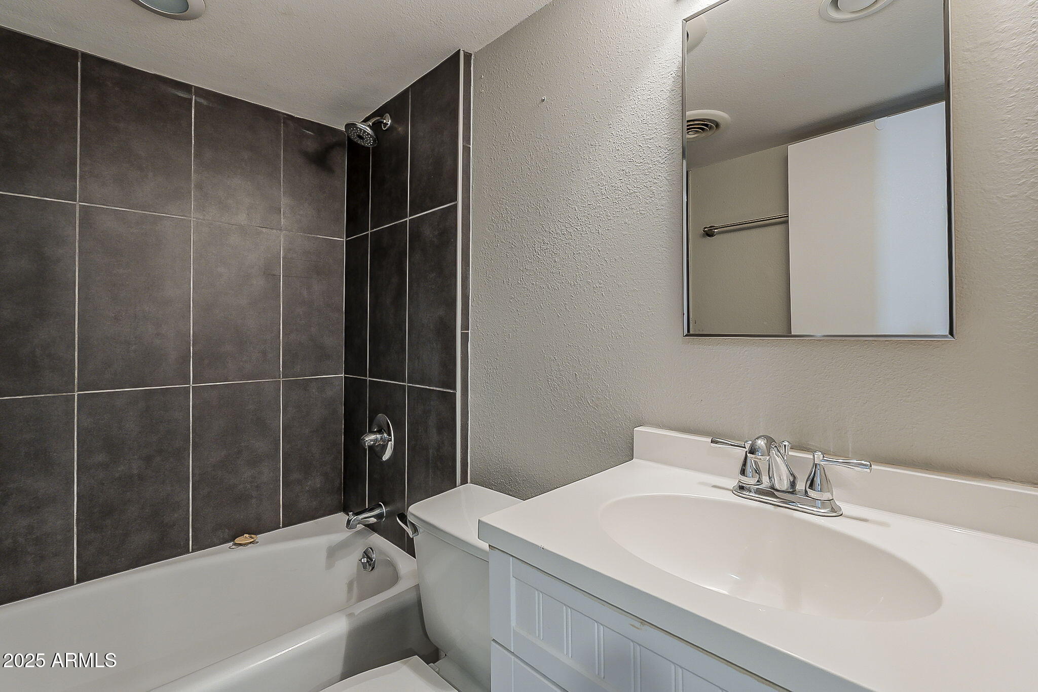 531 E ROANOKE Avenue, D, Phoenix Unit: D