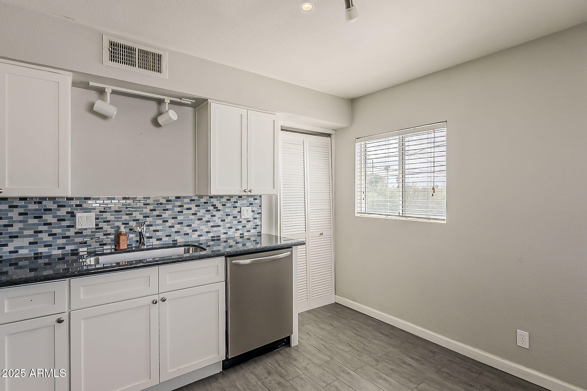 531 E ROANOKE Avenue, D, Phoenix Unit: D