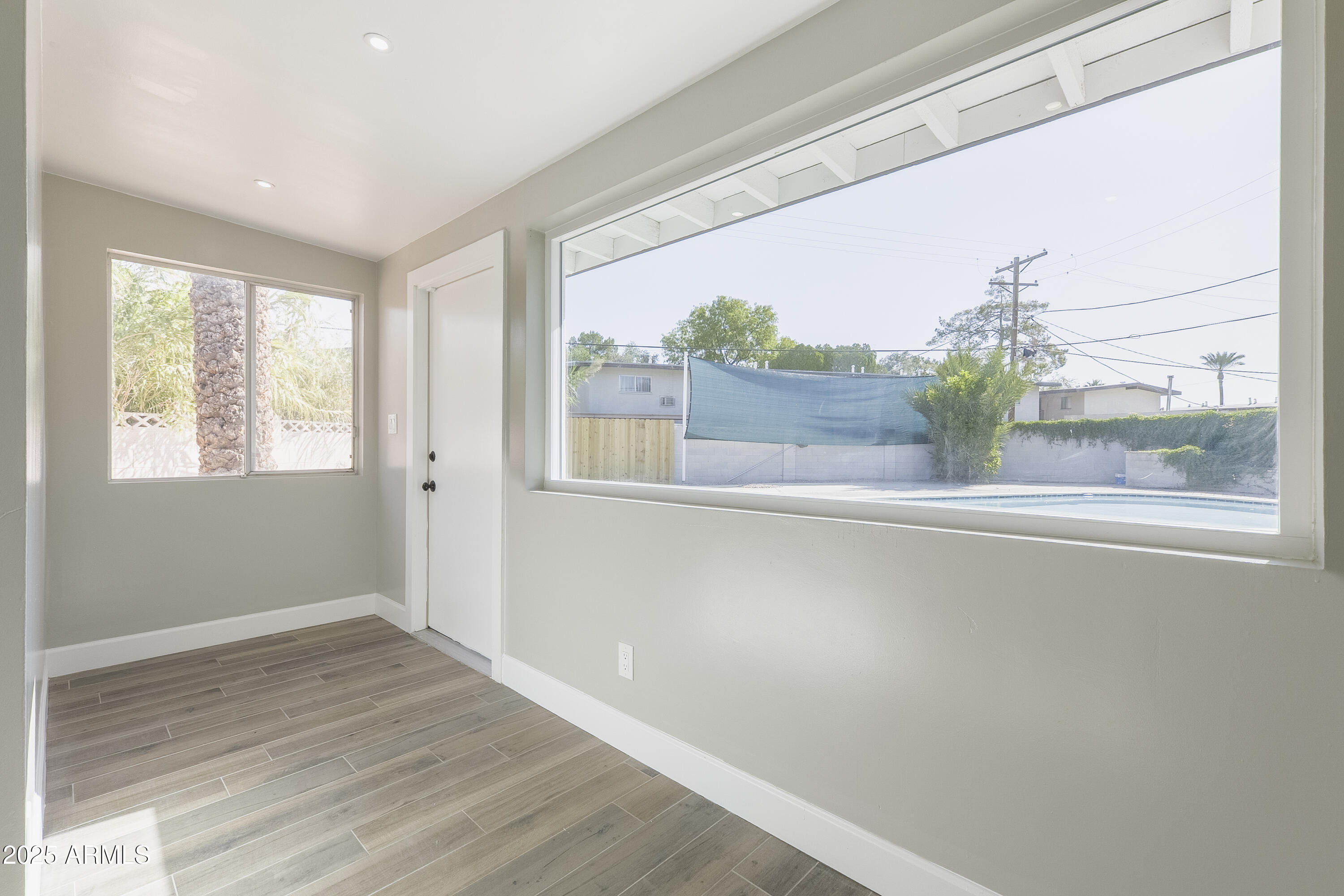 1119 W MEDLOCK Drive