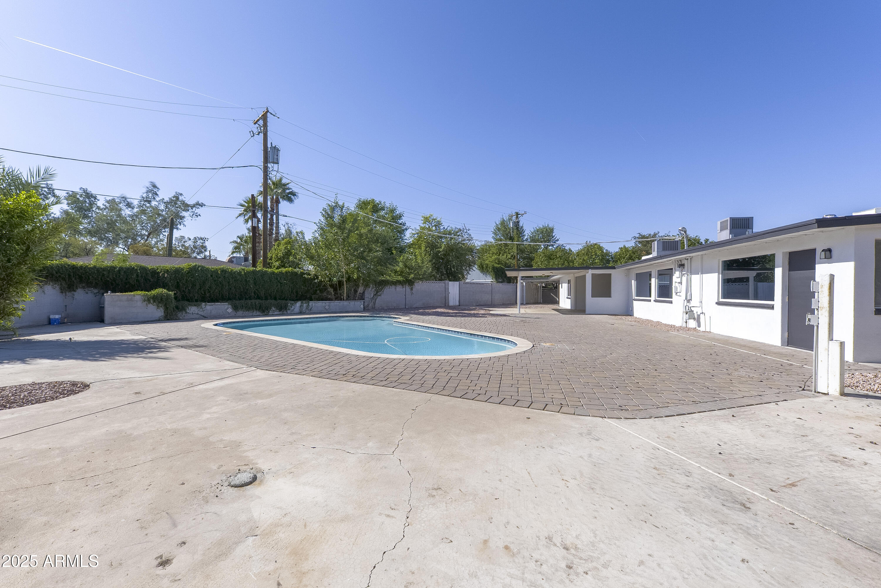 1119 W MEDLOCK Drive