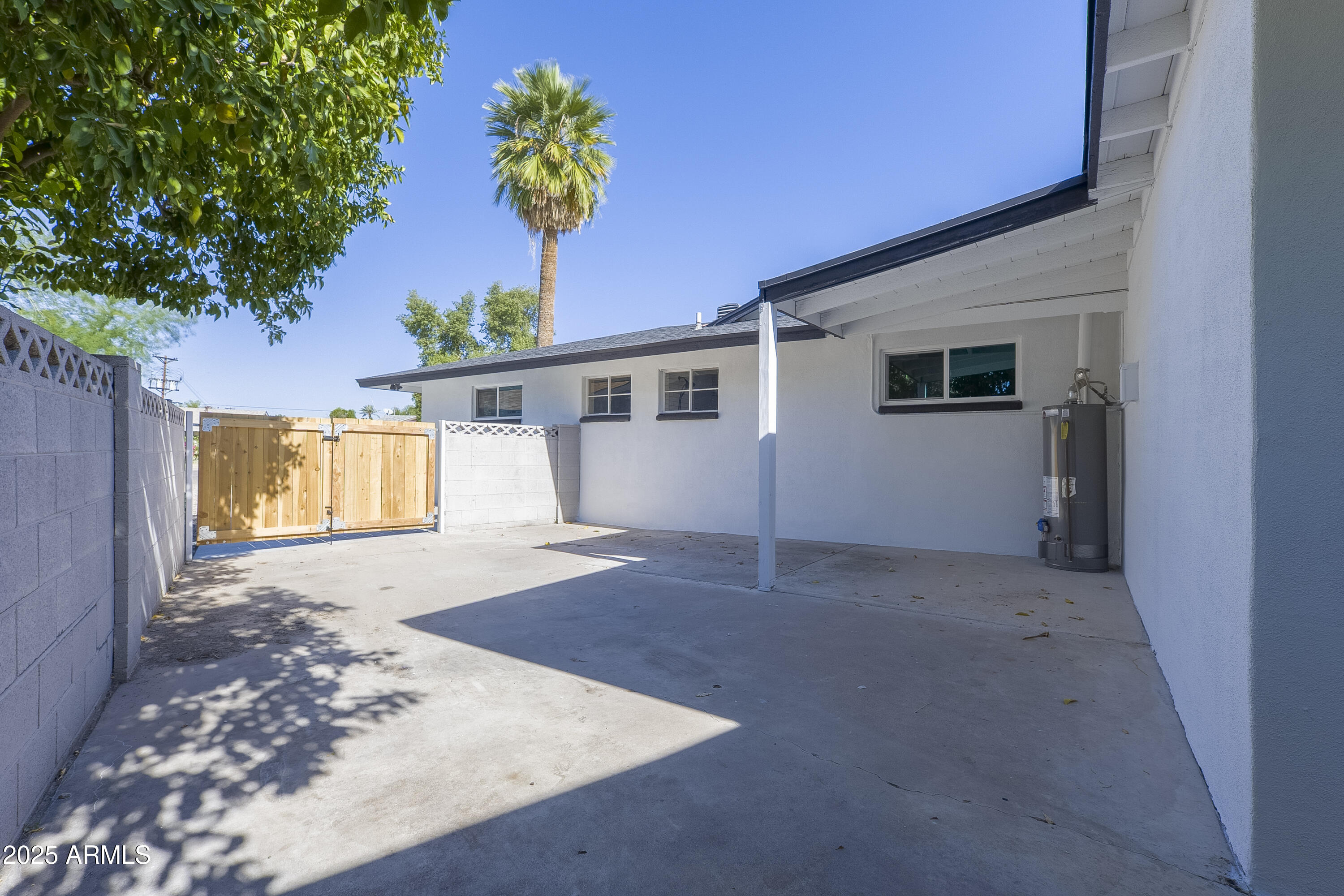 1119 W MEDLOCK Drive