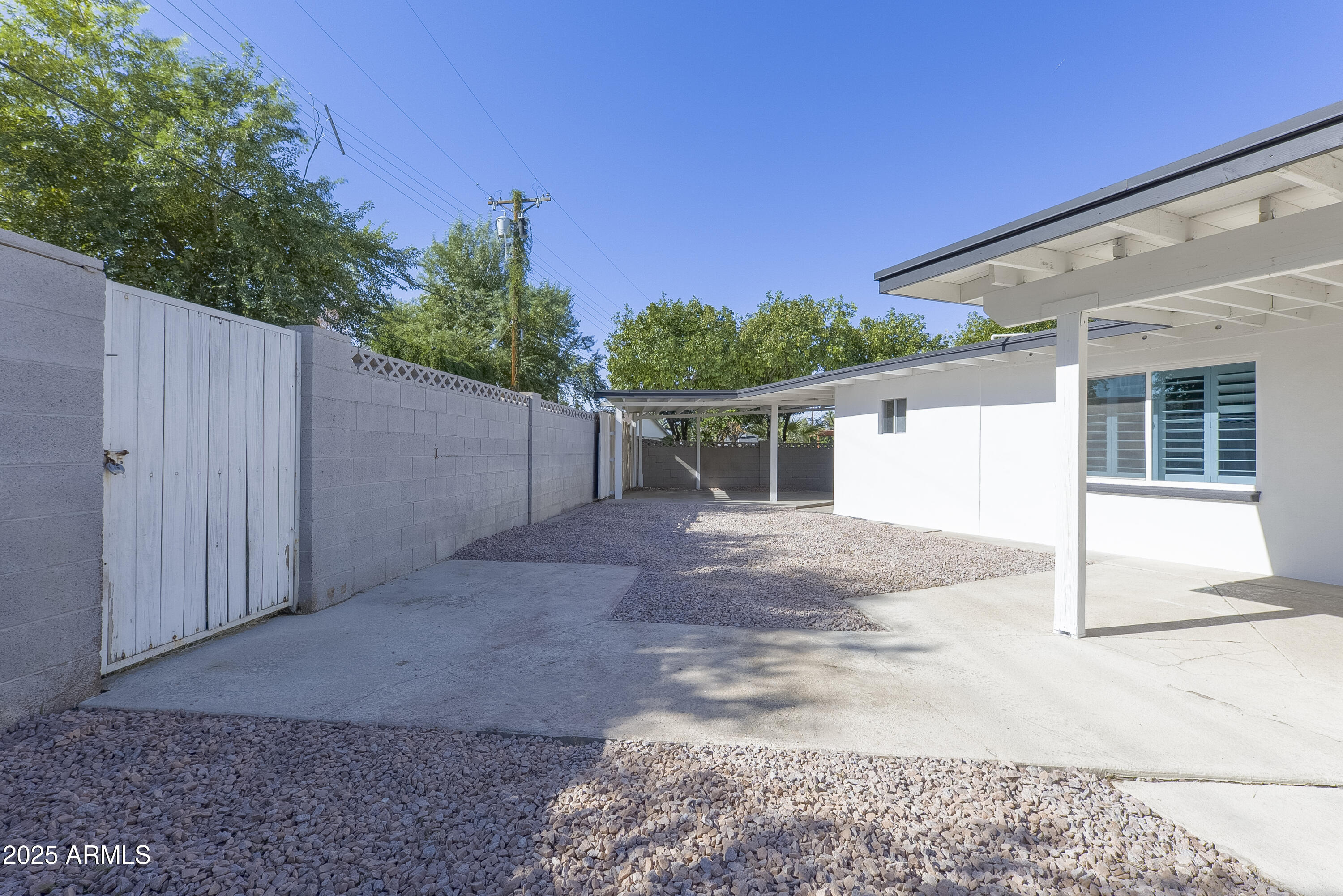 1119 W MEDLOCK Drive