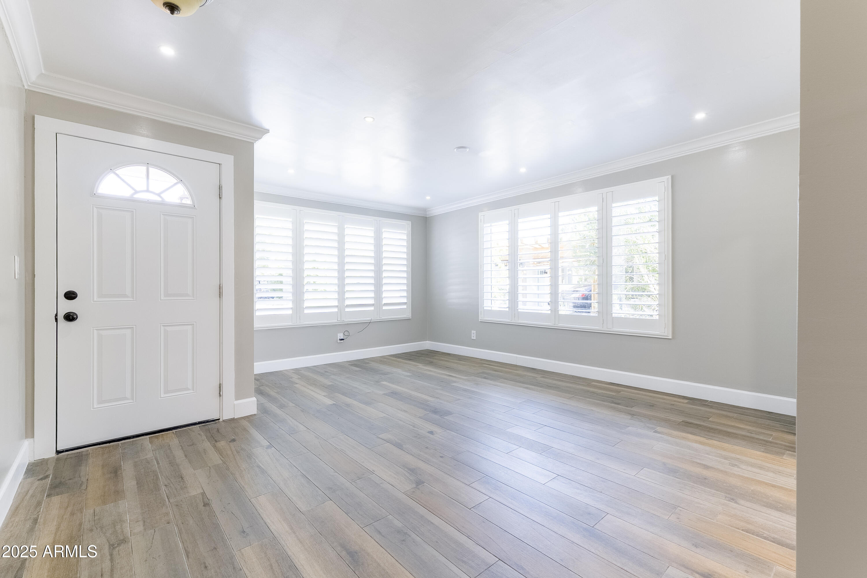 1119 W MEDLOCK Drive