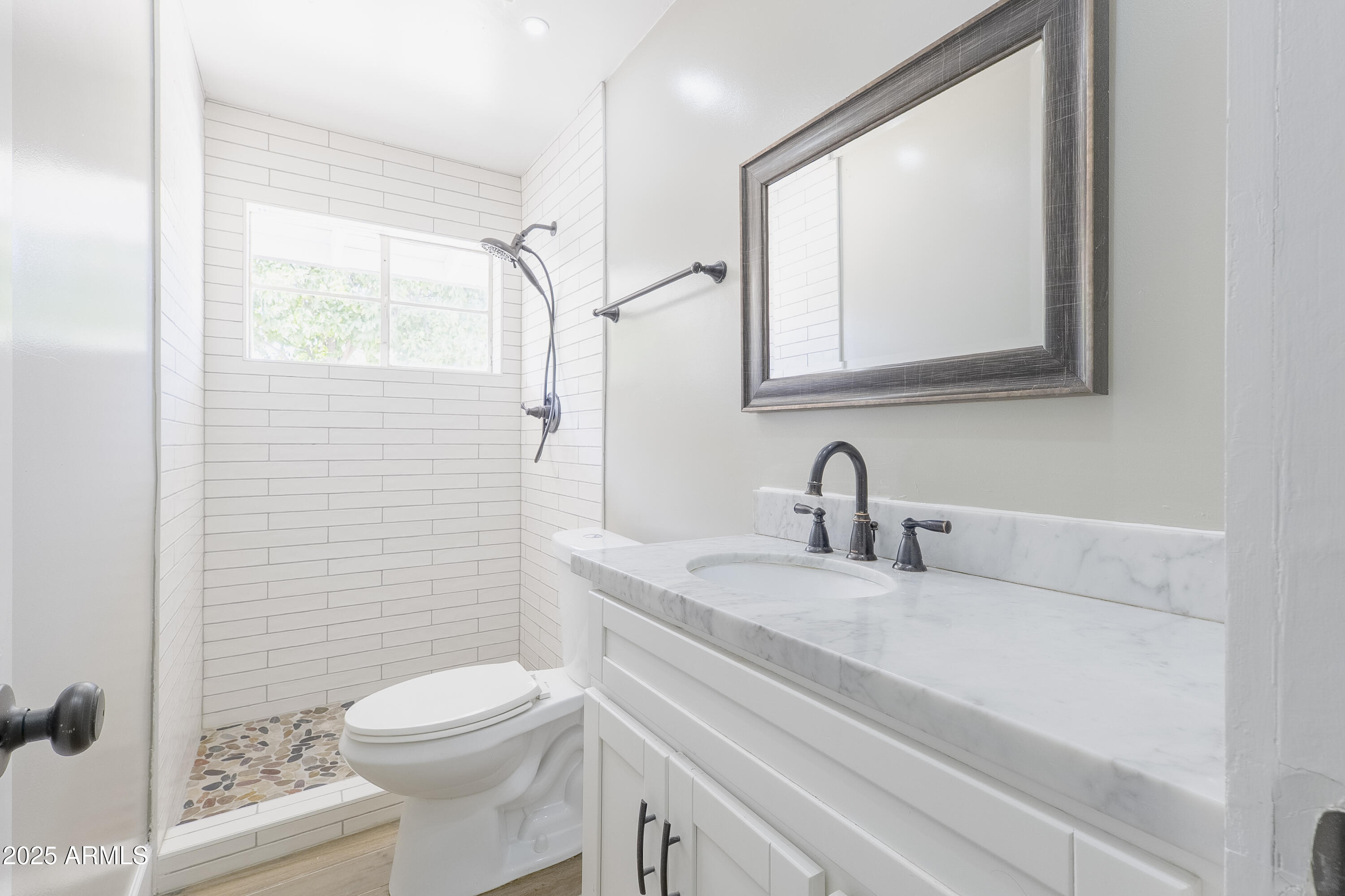 1119 W MEDLOCK Drive