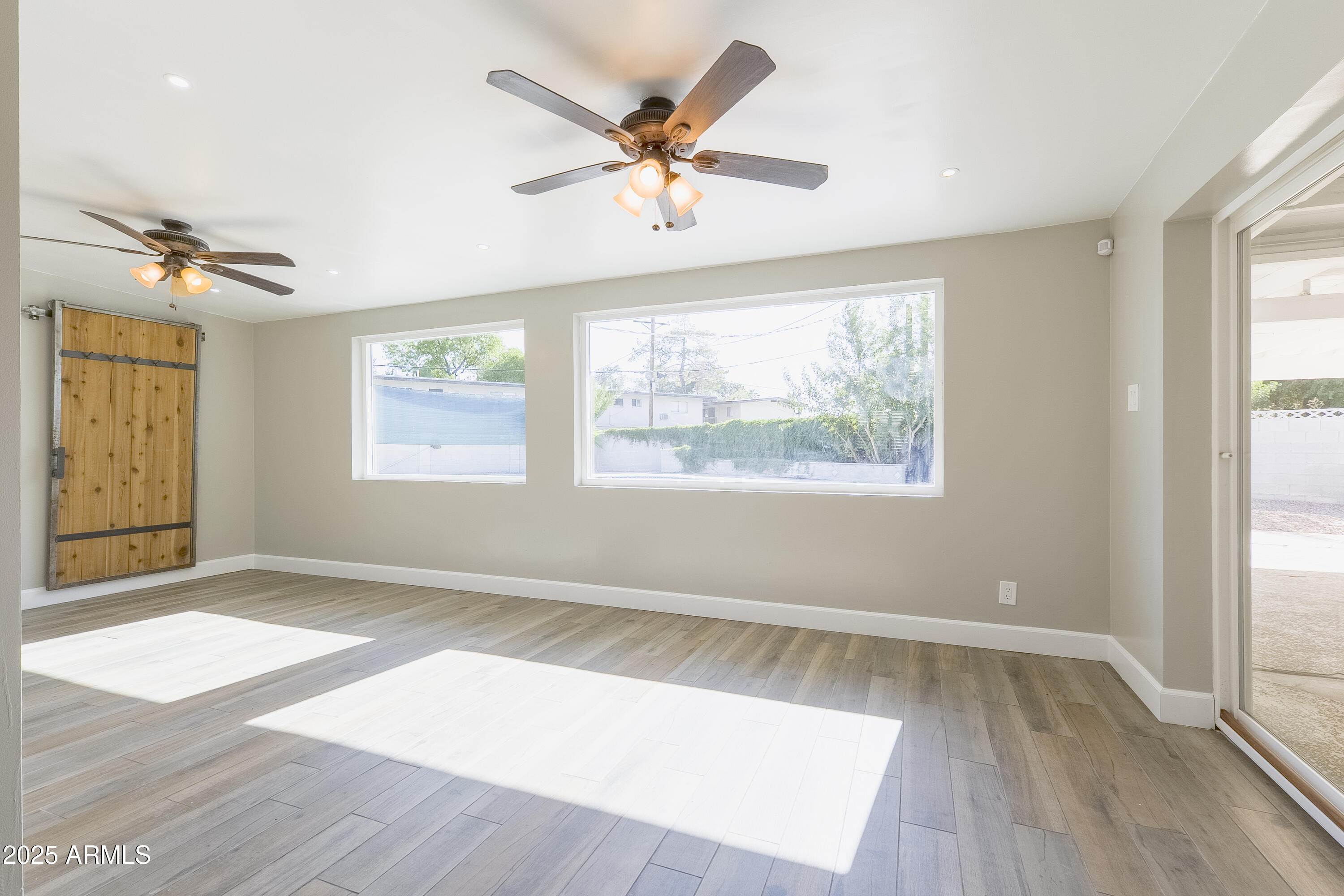 1119 W MEDLOCK Drive