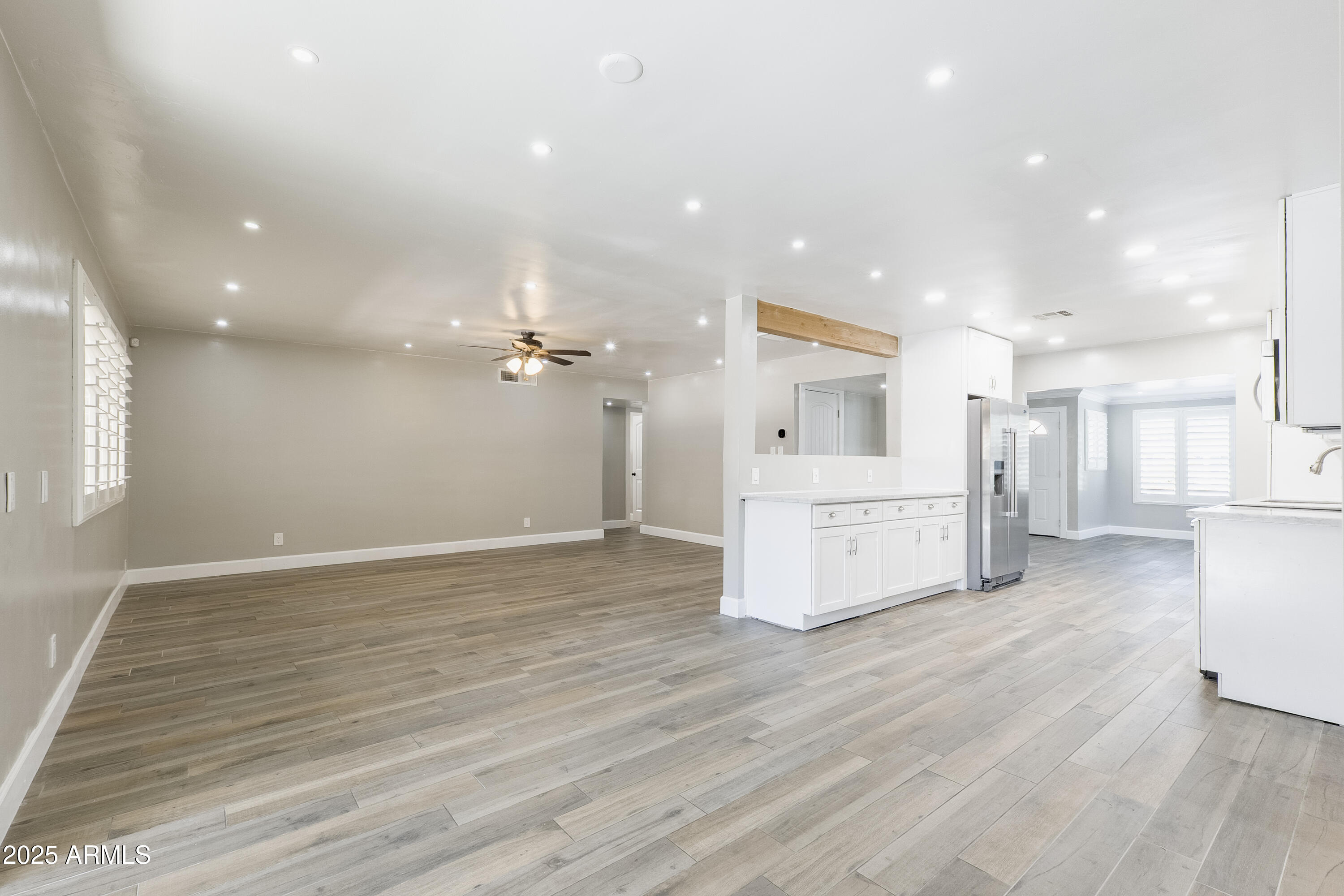 1119 W MEDLOCK Drive