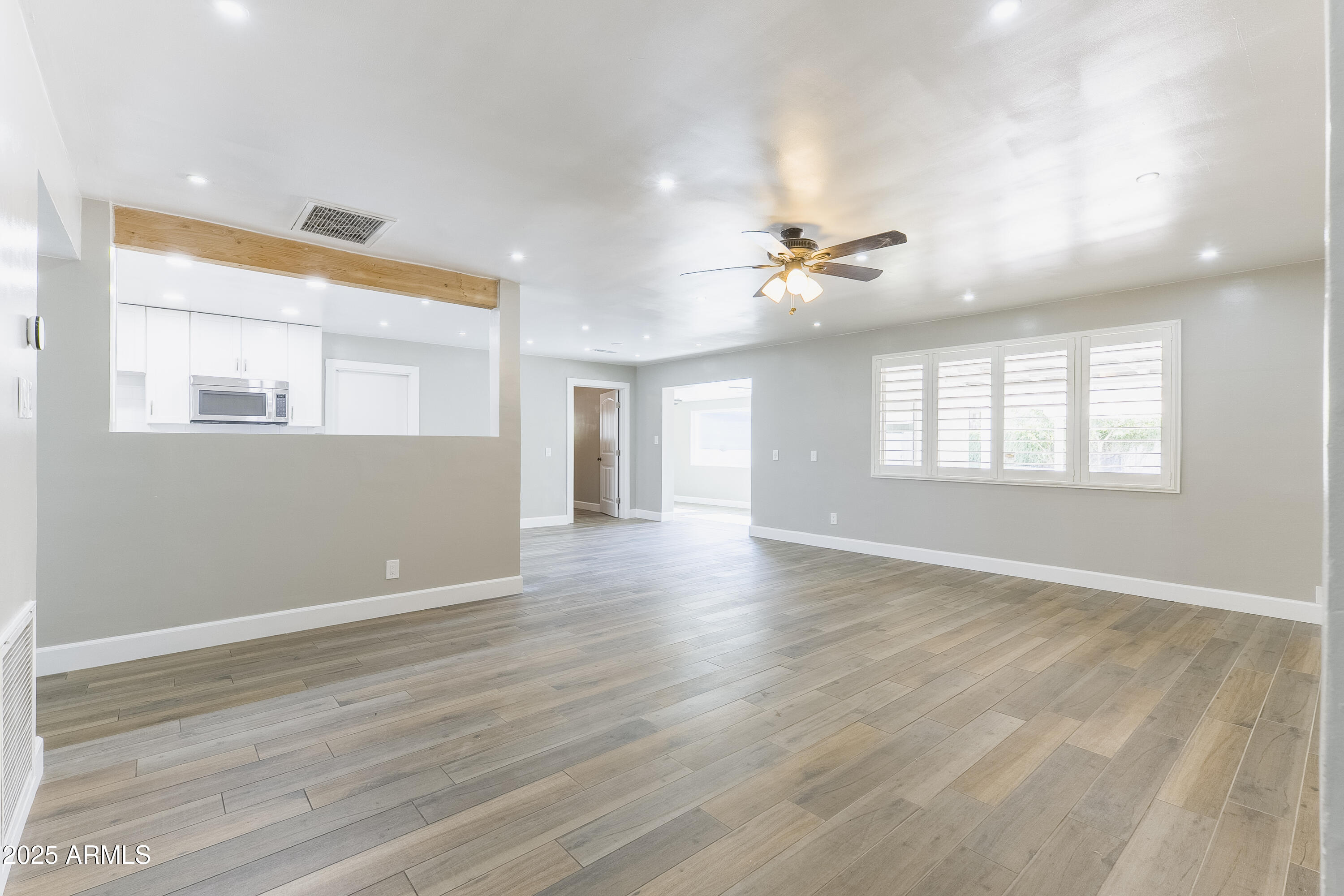 1119 W MEDLOCK Drive