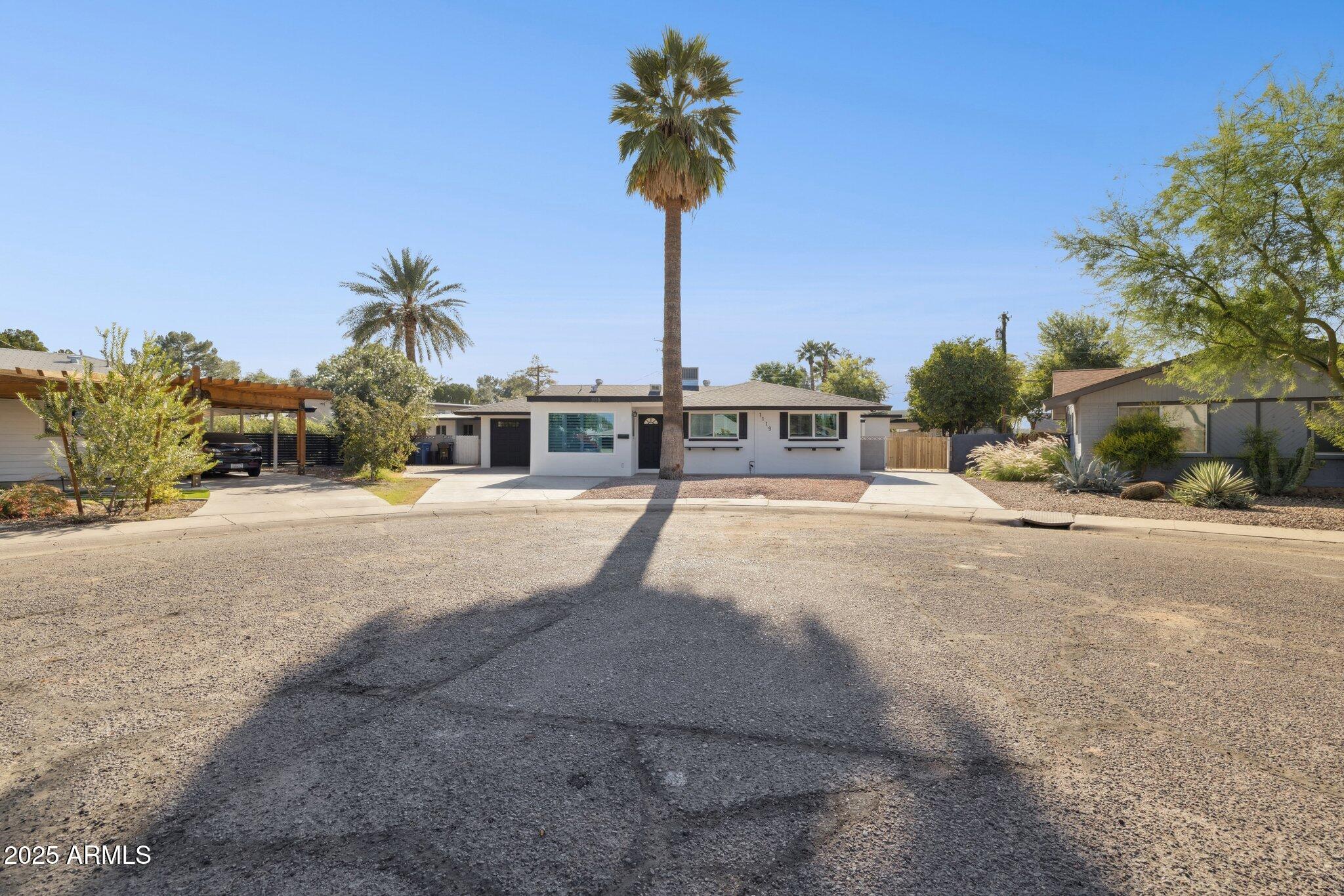 1119 W MEDLOCK Drive