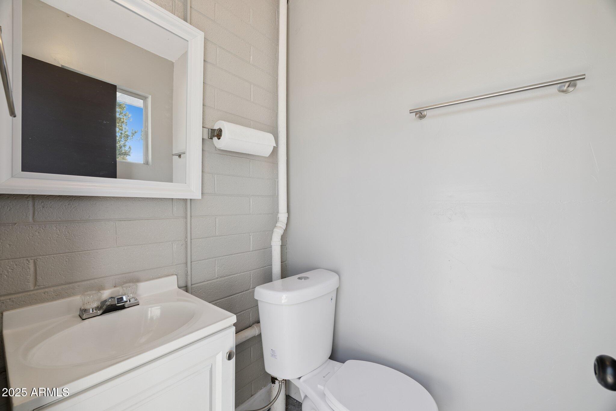 1119 W MEDLOCK Drive