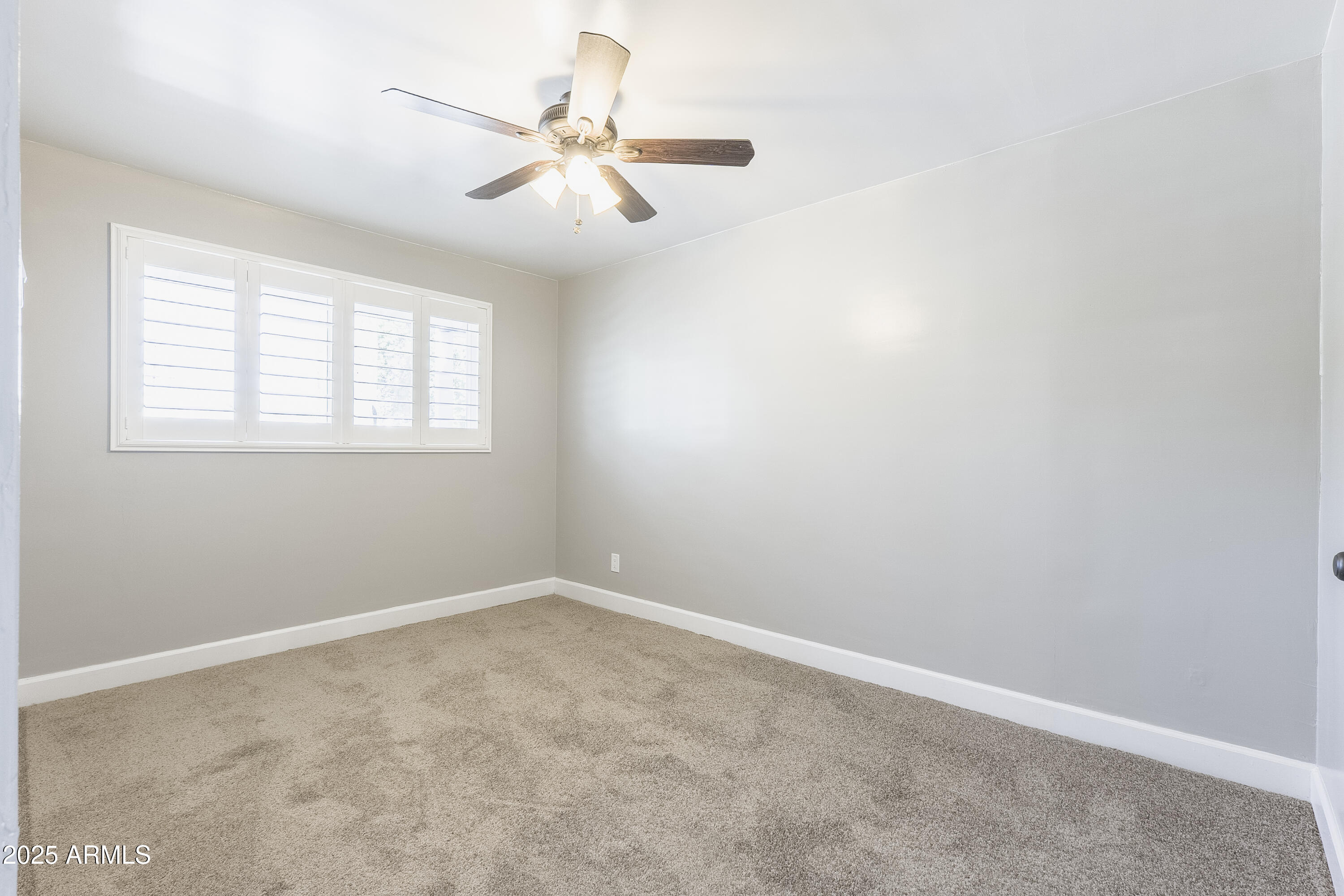 1119 W MEDLOCK Drive