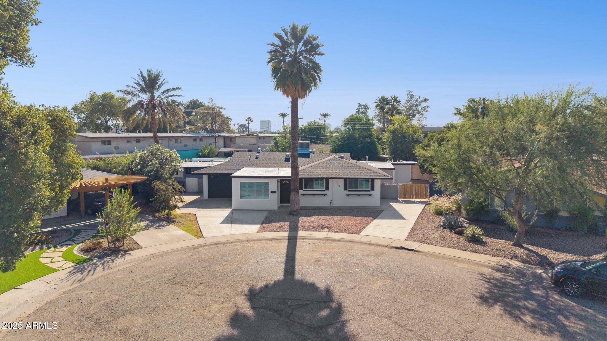 1119 W MEDLOCK Drive