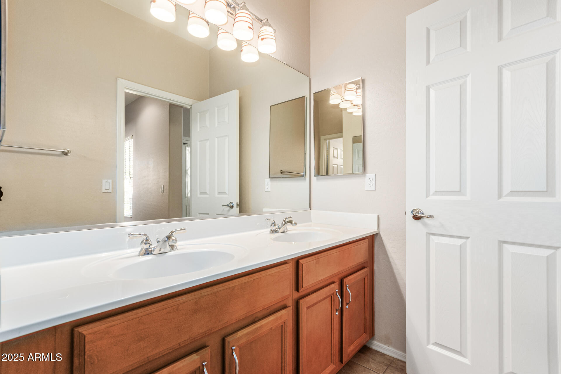 3413 E ROADRUNNER Drive, Chandler