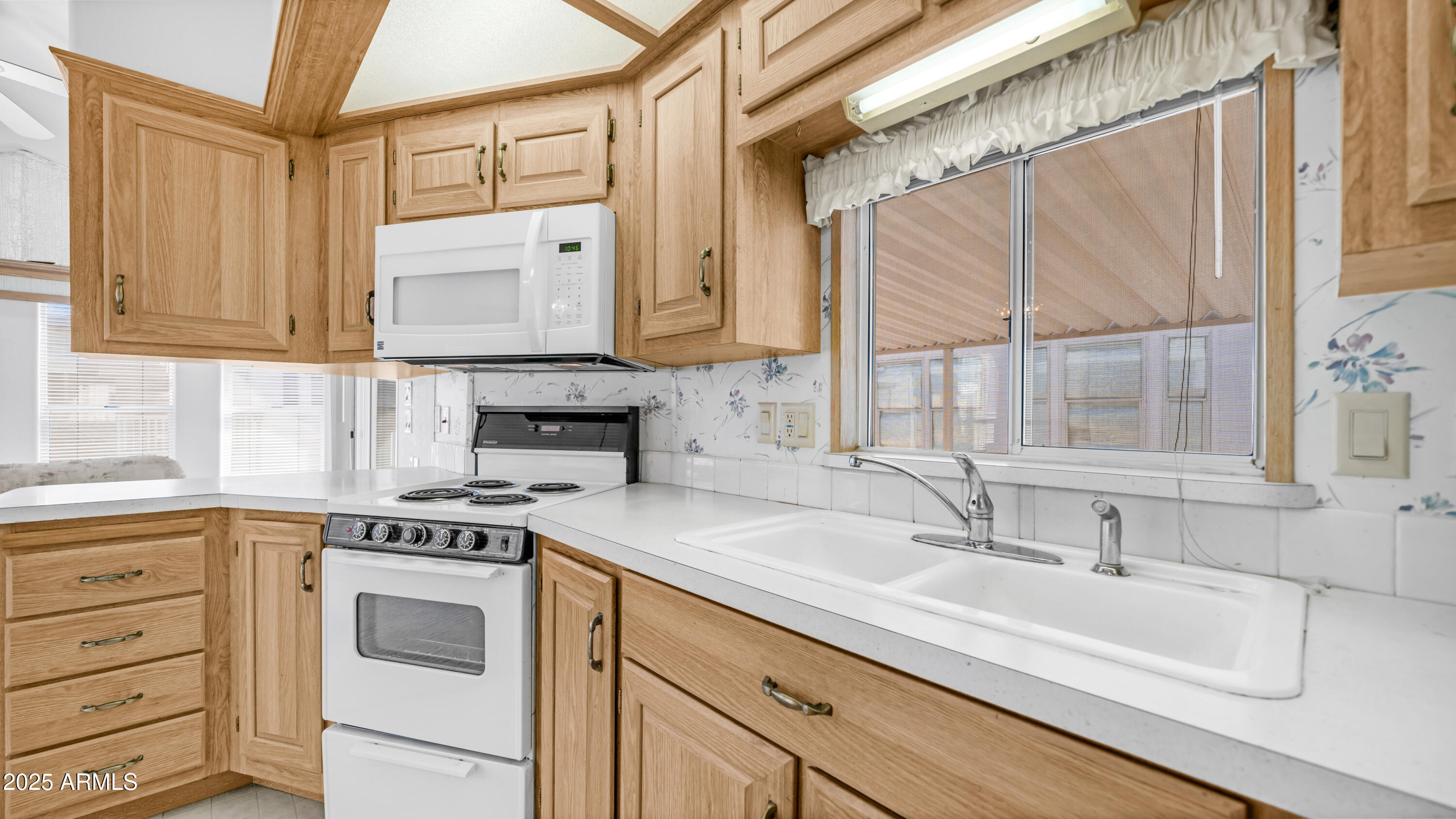 94 JACKNIFE Drive, 94, Apache Junction Unit: 94