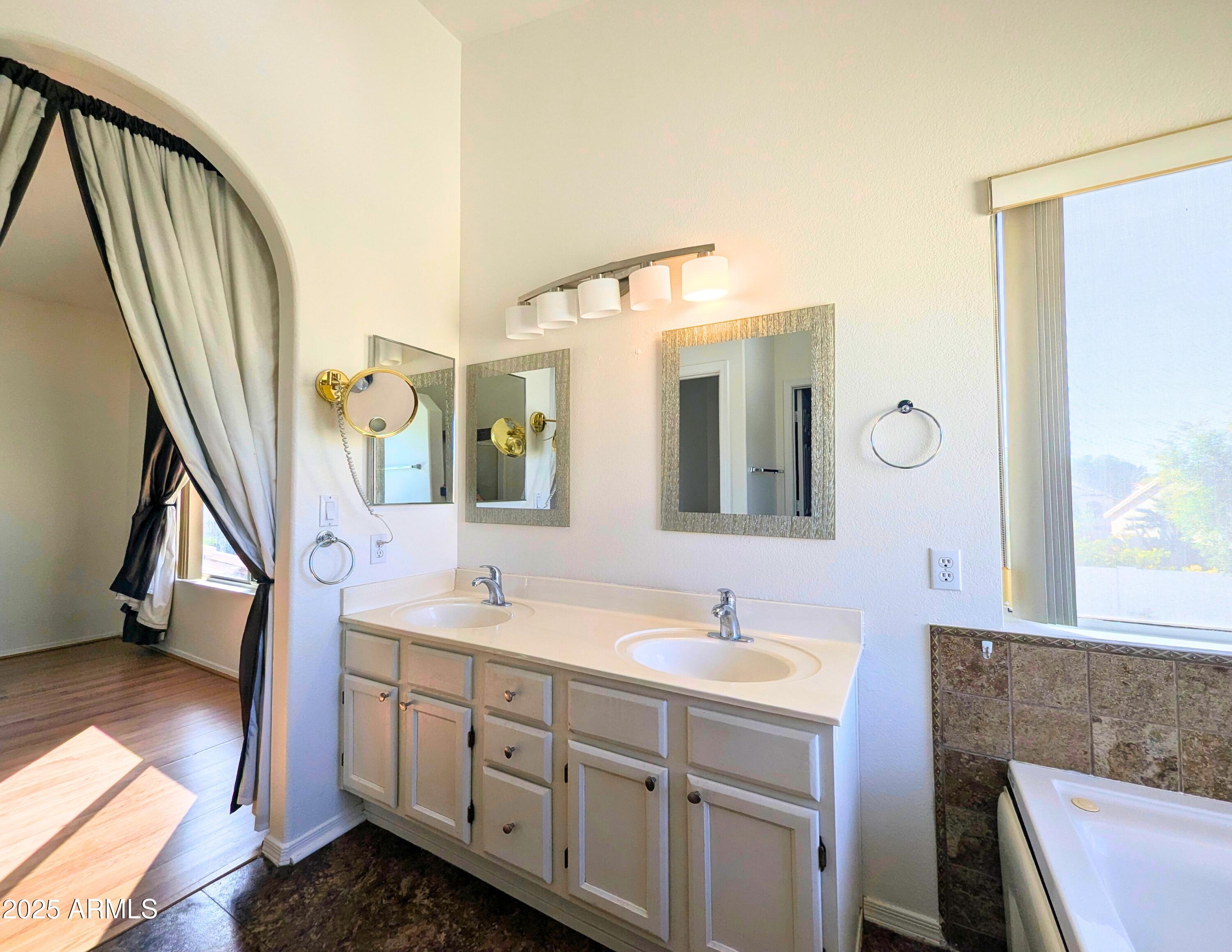 242 S SYCAMORE Place, Chandler