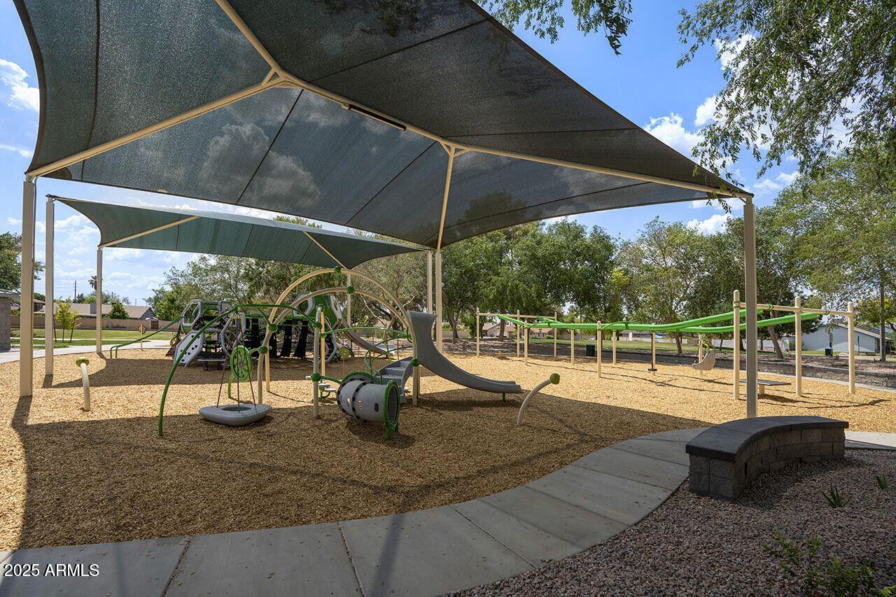 1621 N LONGMORE Street