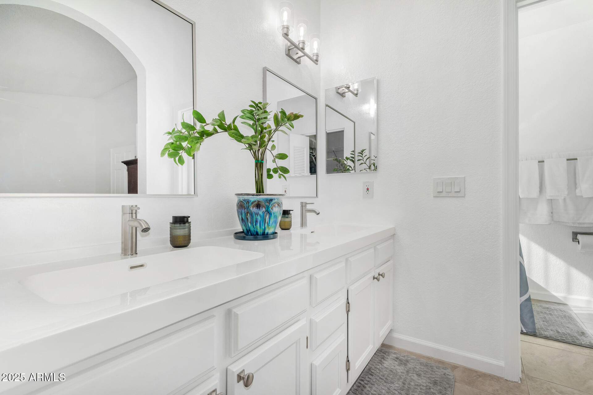 1621 N LONGMORE Street