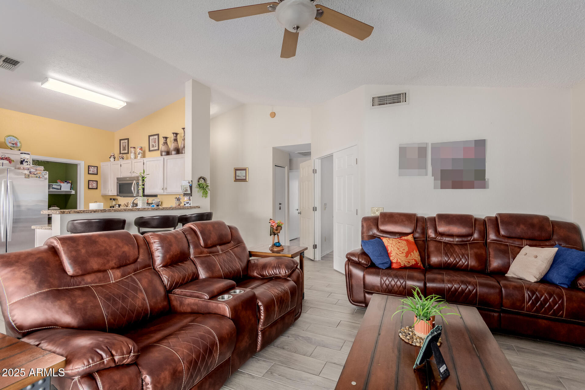 1842 E RIVIERA Drive