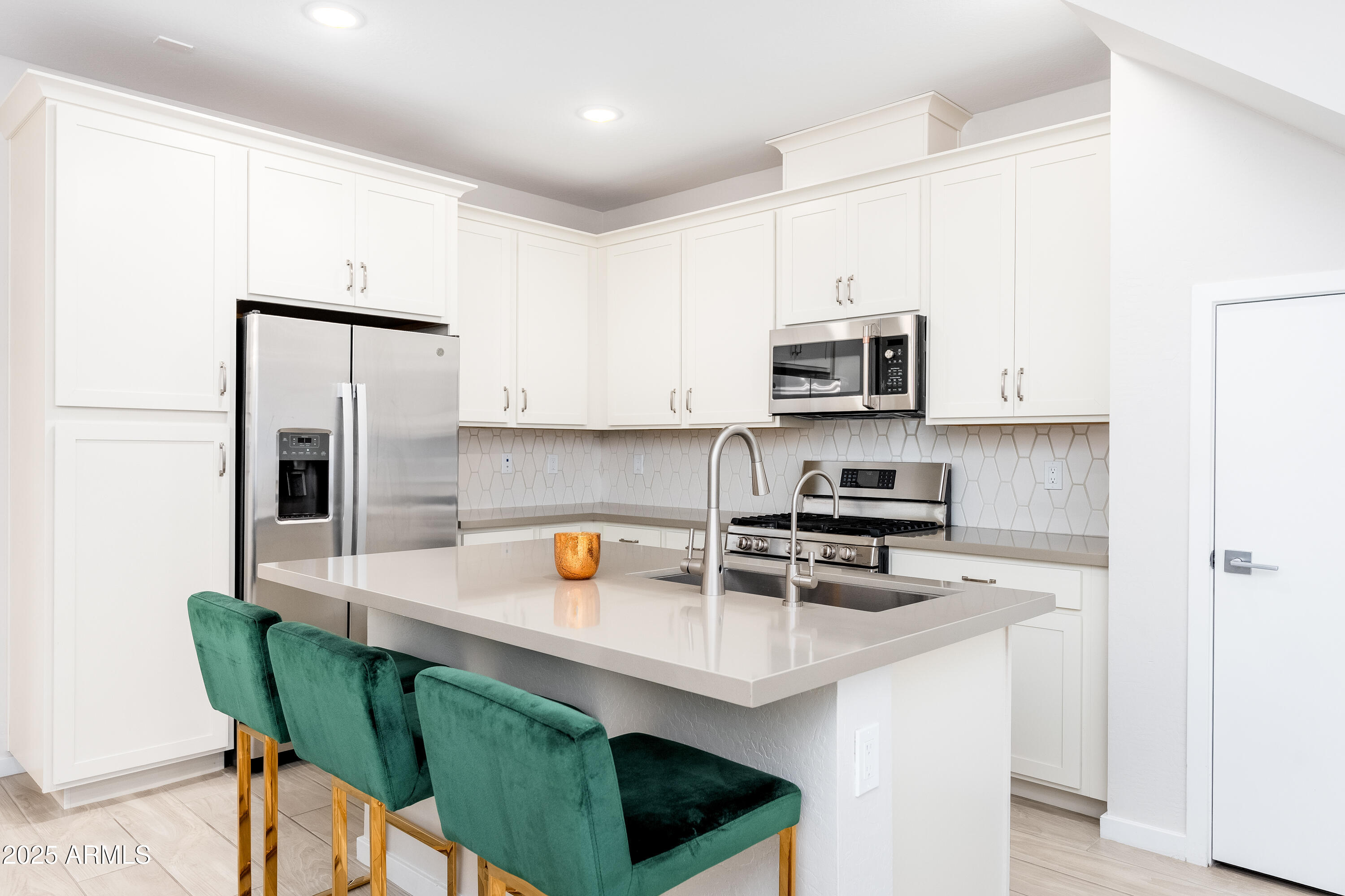 724 E LARK Street, 102