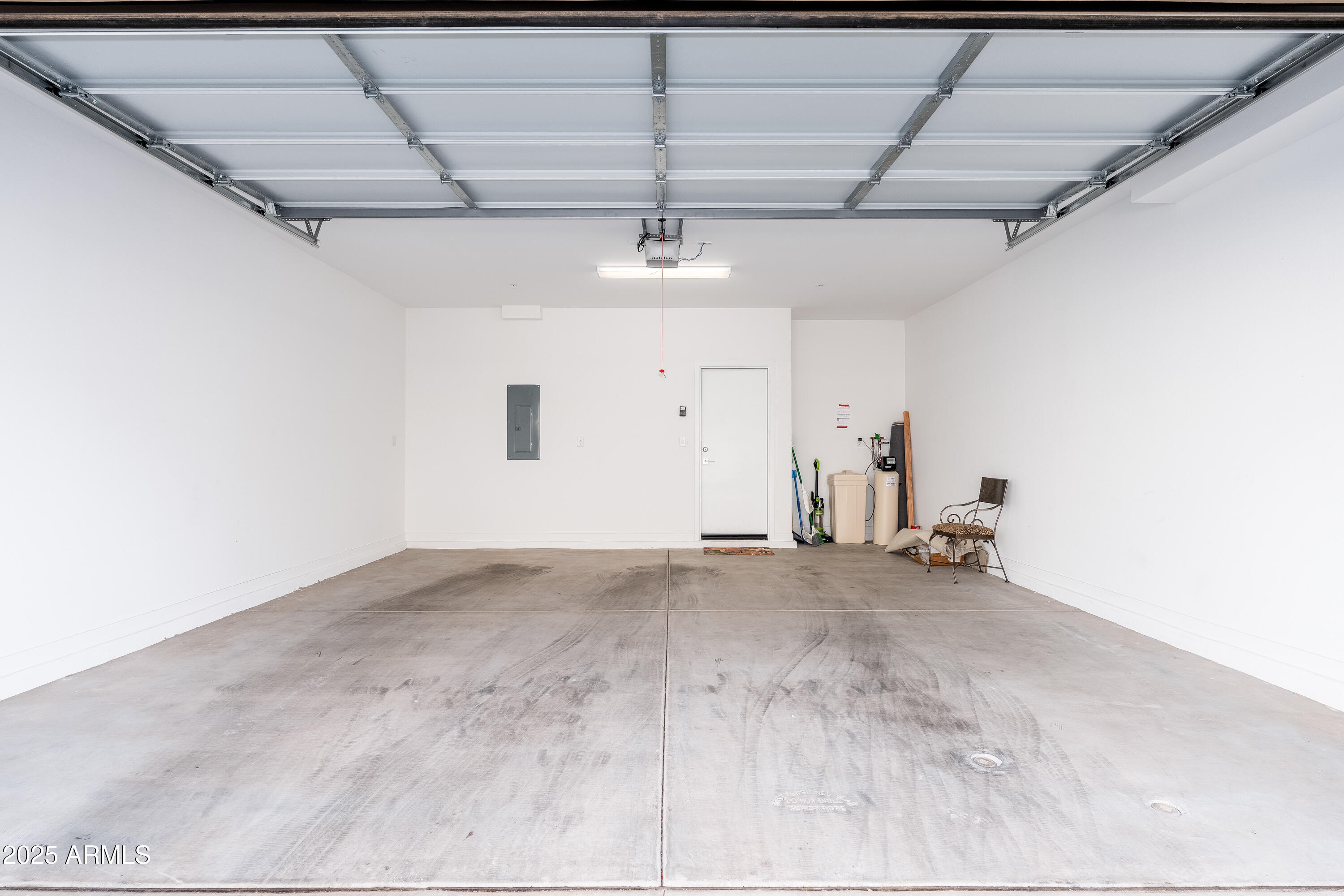 724 E LARK Street, 102