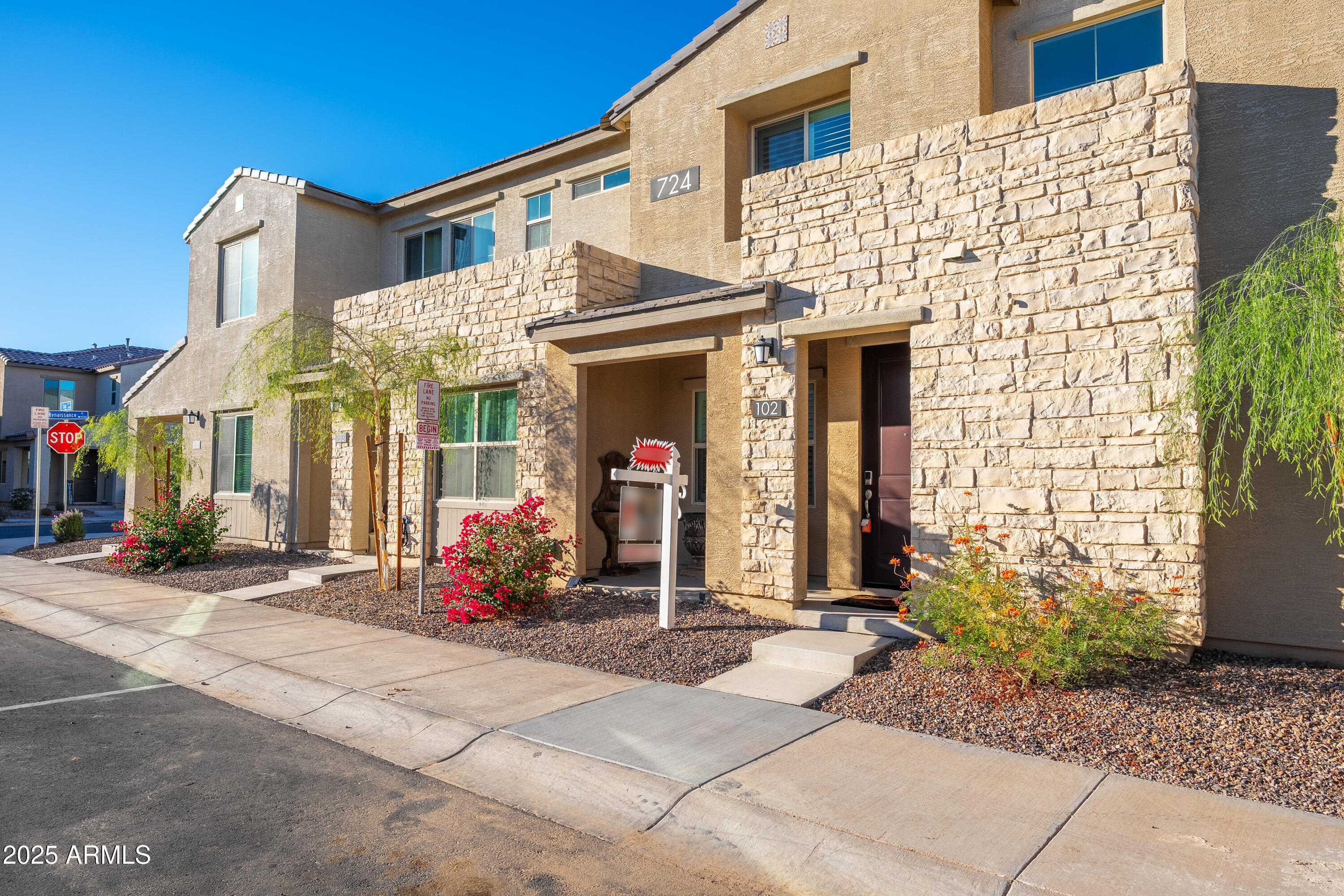 724 E LARK Street, 102