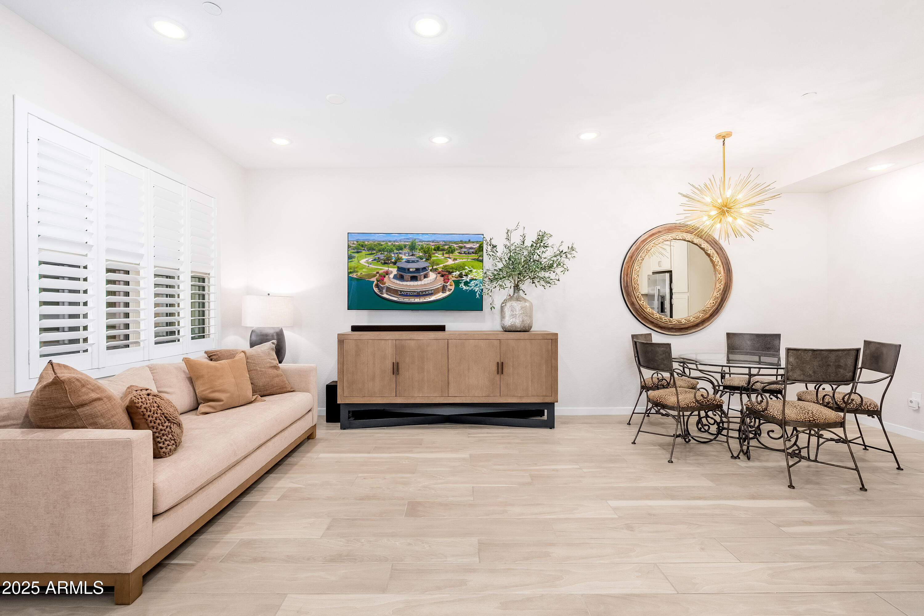 724 E LARK Street, 102