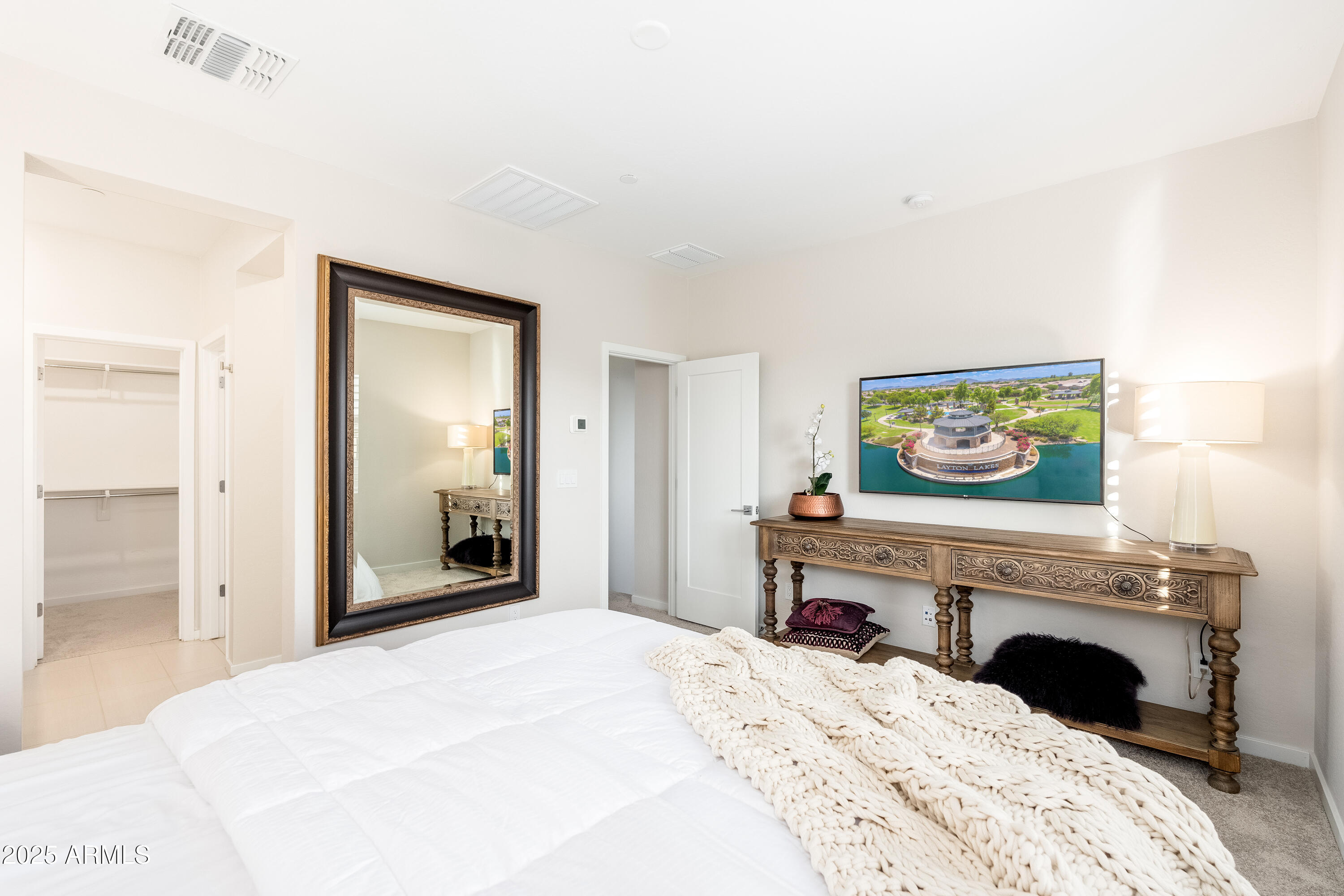 724 E LARK Street, 102