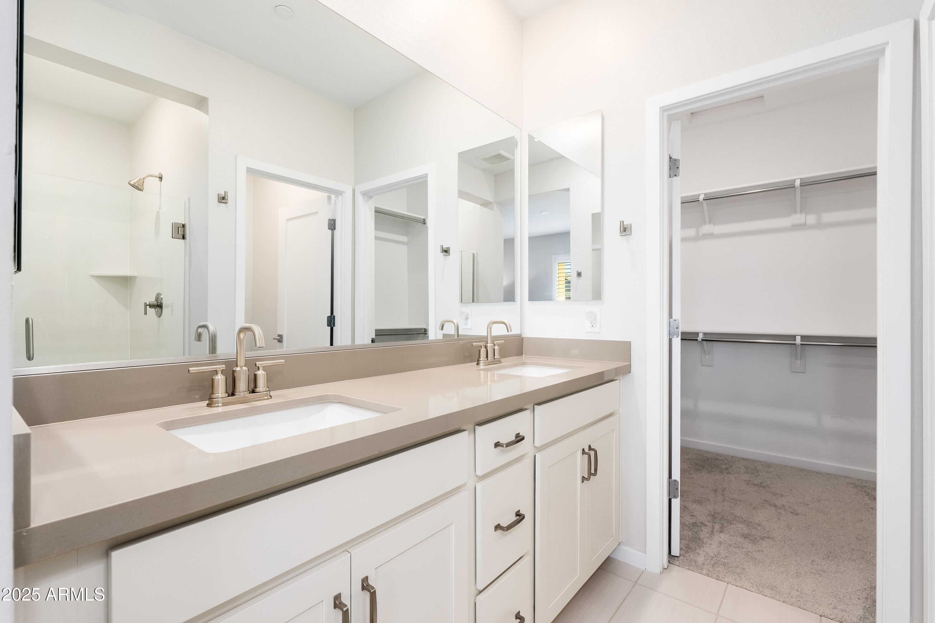 724 E LARK Street, 102