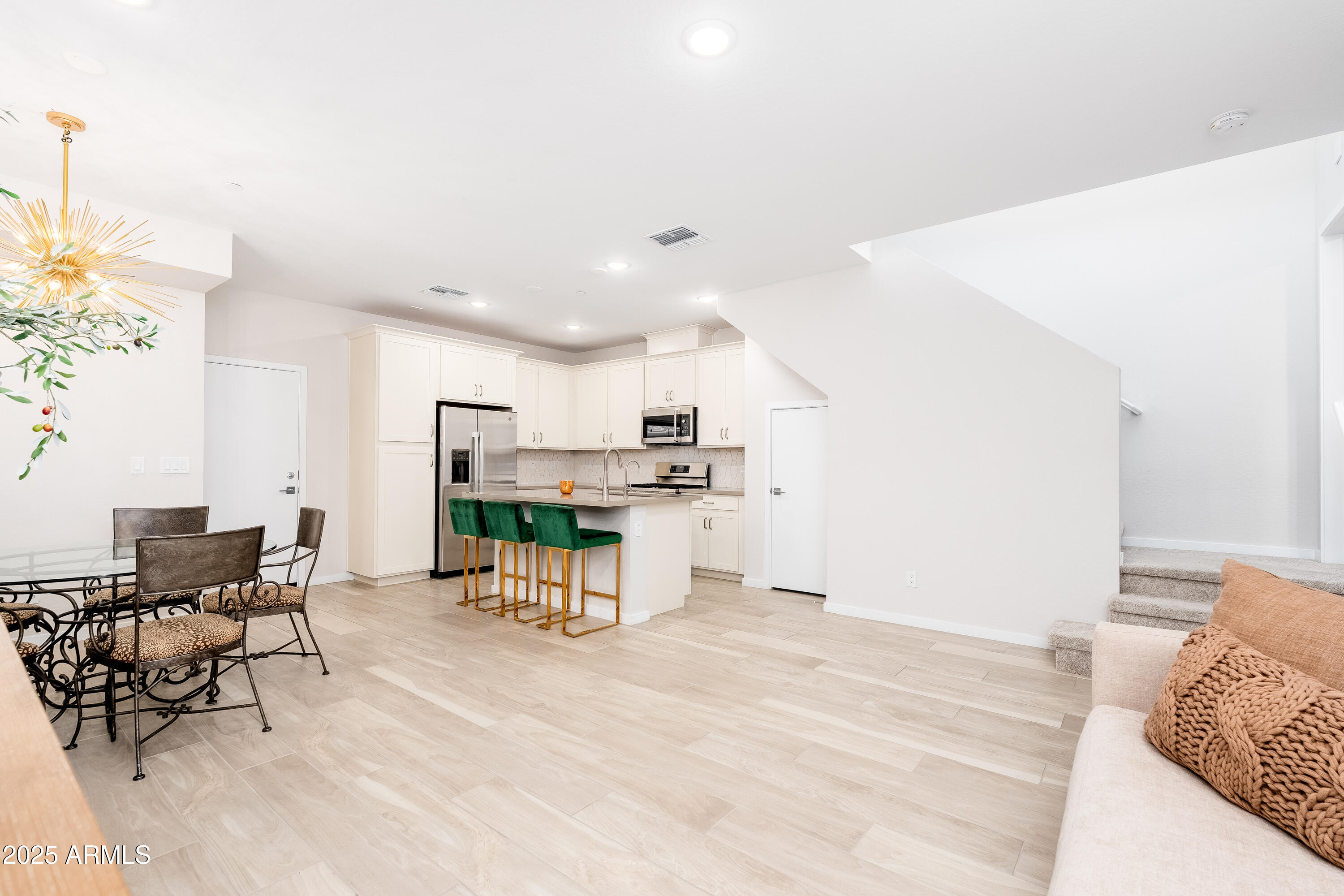 724 E LARK Street, 102