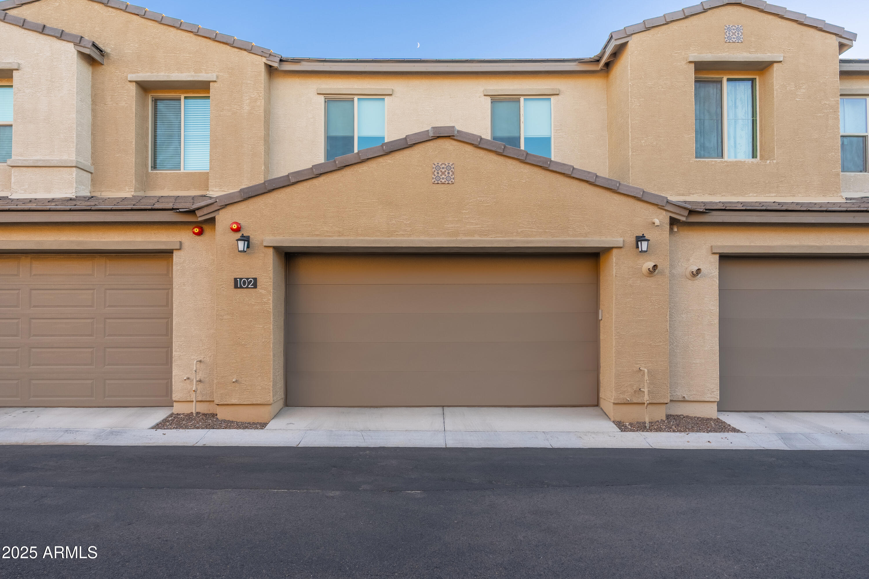 724 E LARK Street, 102