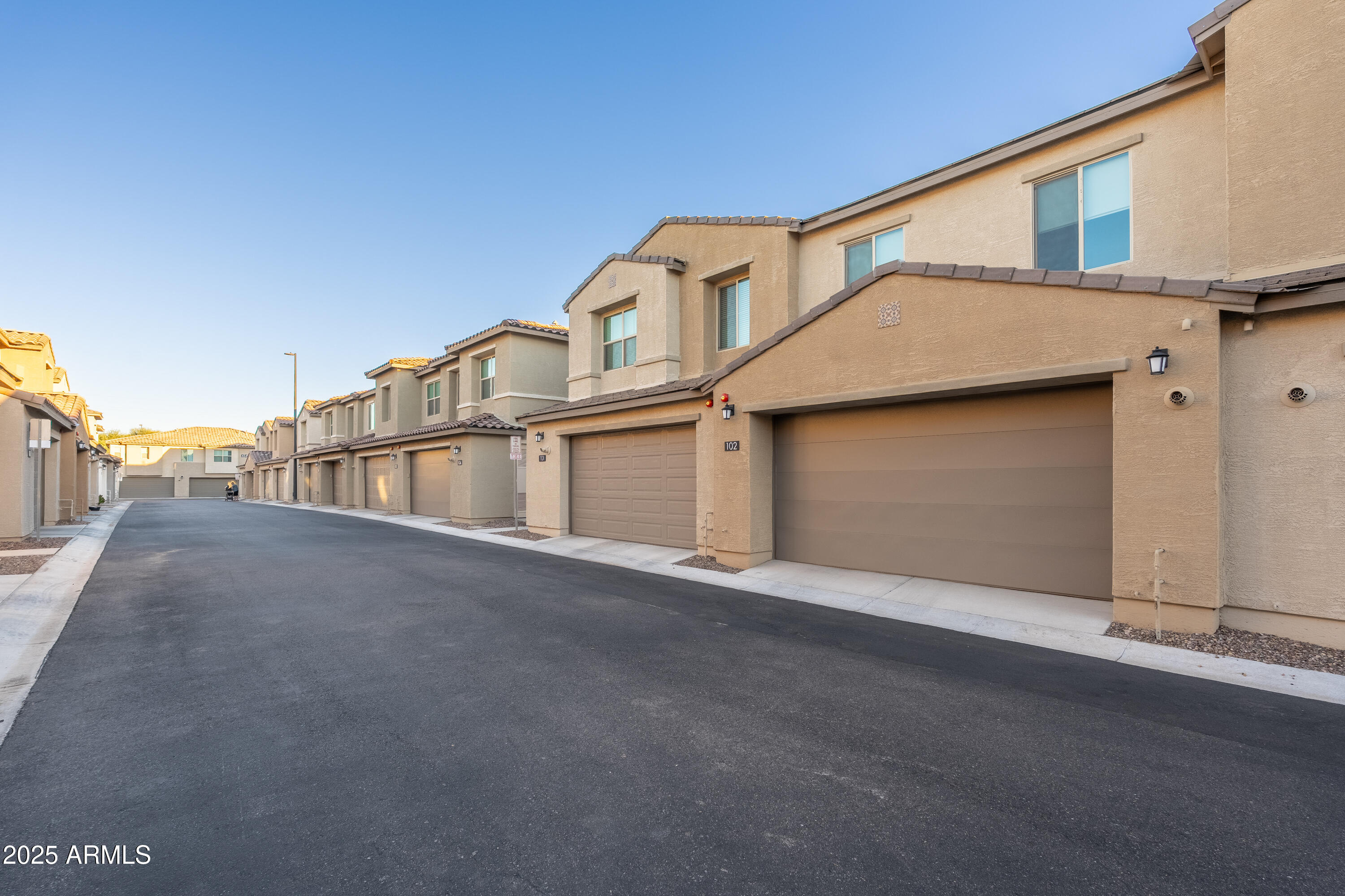 724 E LARK Street, 102