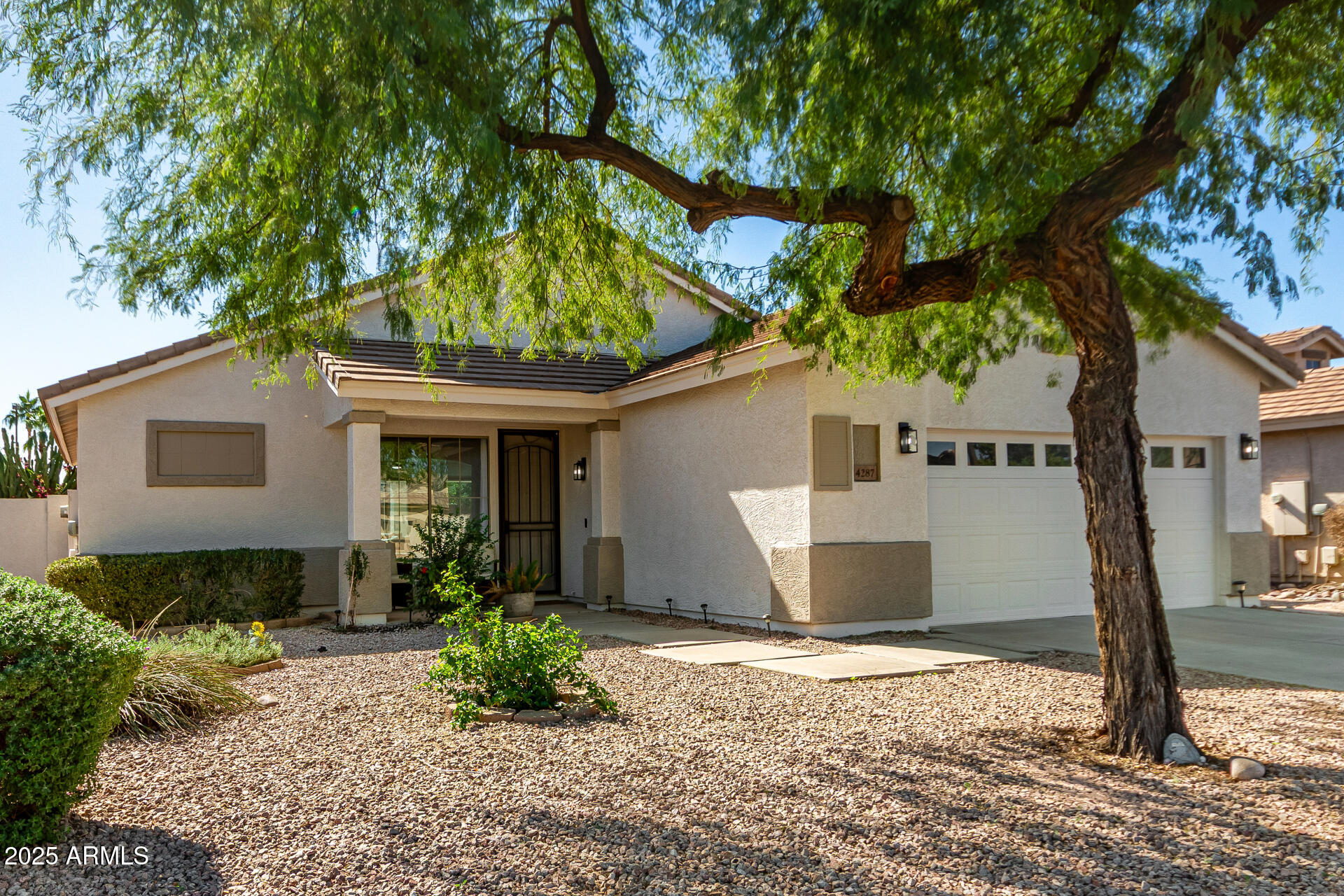 4287 E Del Rio Street