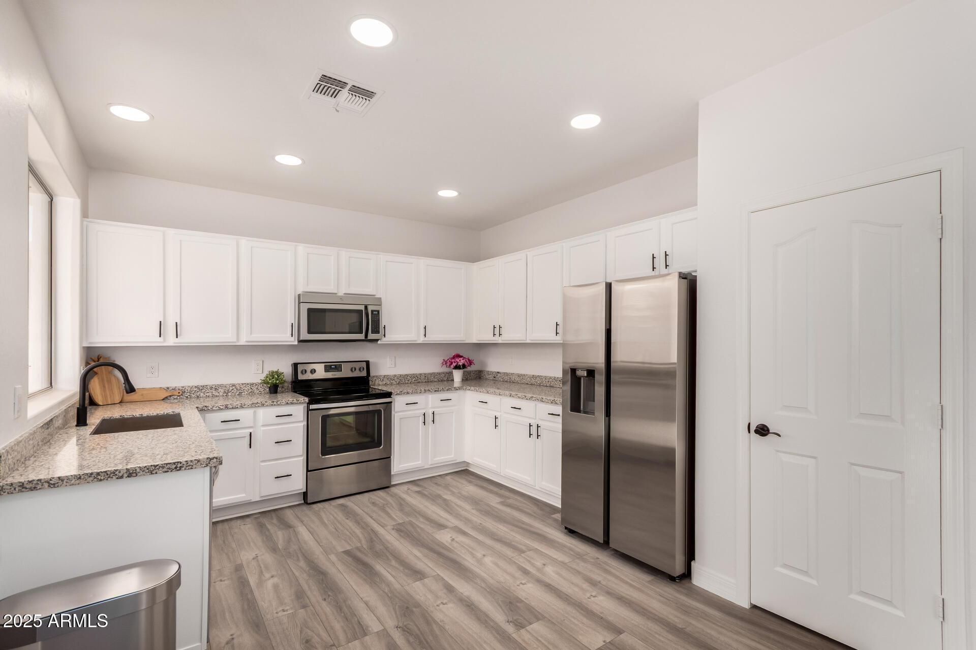 4287 E Del Rio Street