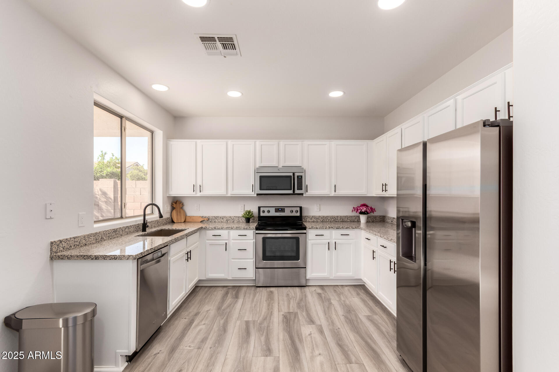 4287 E Del Rio Street