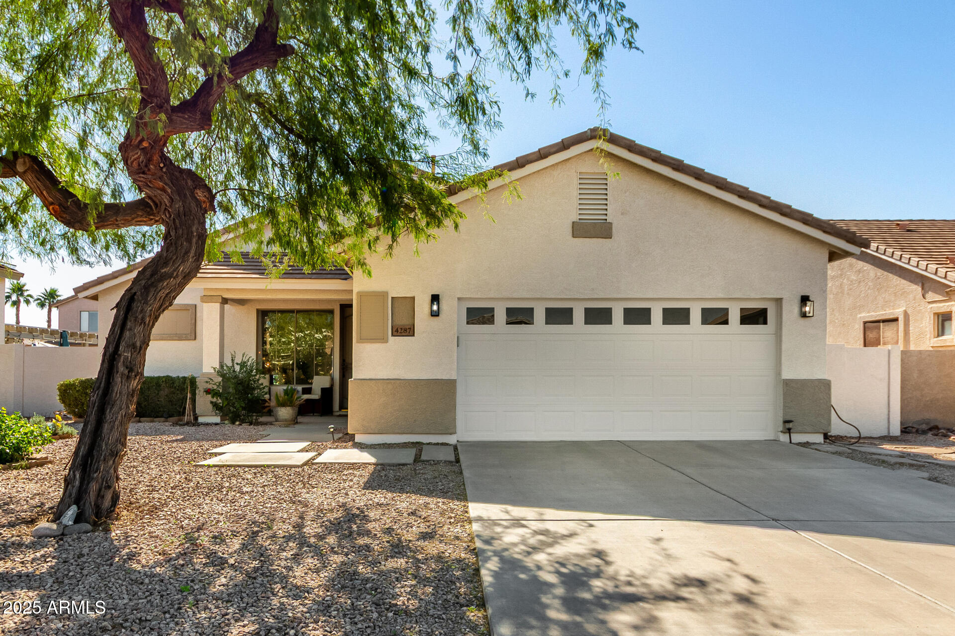 4287 E Del Rio Street