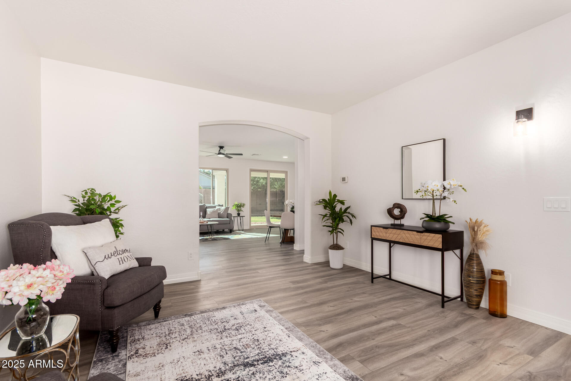 4287 E Del Rio Street