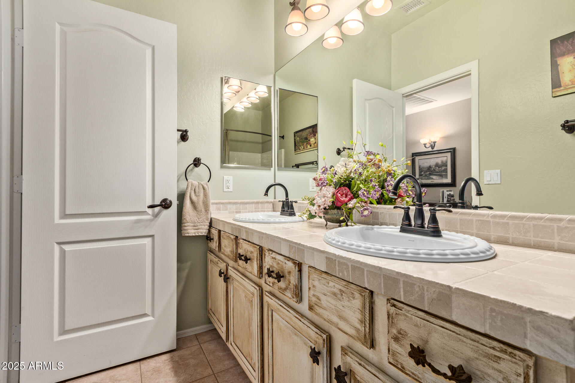 3540 S MCCLELLAND Drive