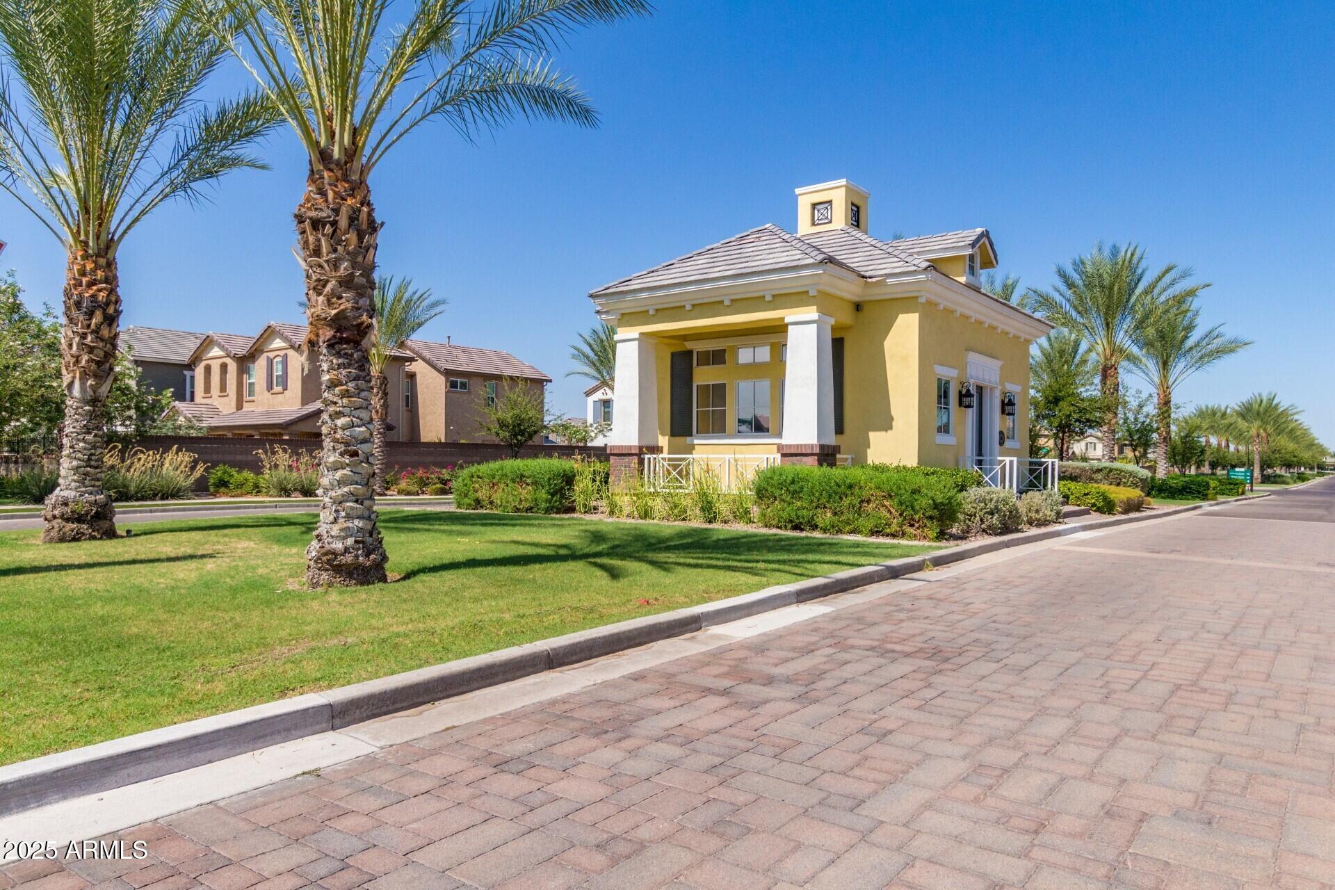 10154 E Nichols Avenue