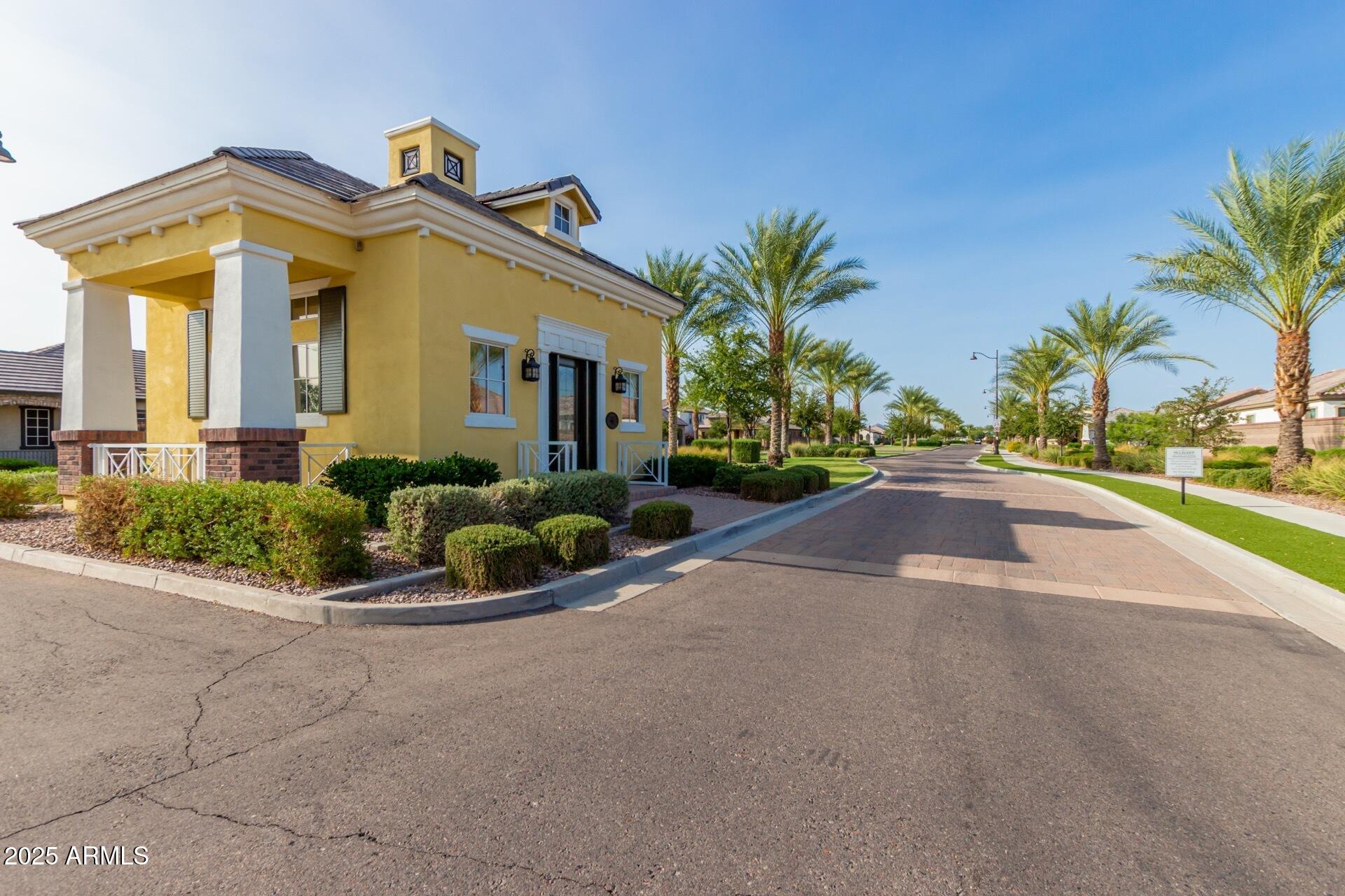 10154 E Nichols Avenue