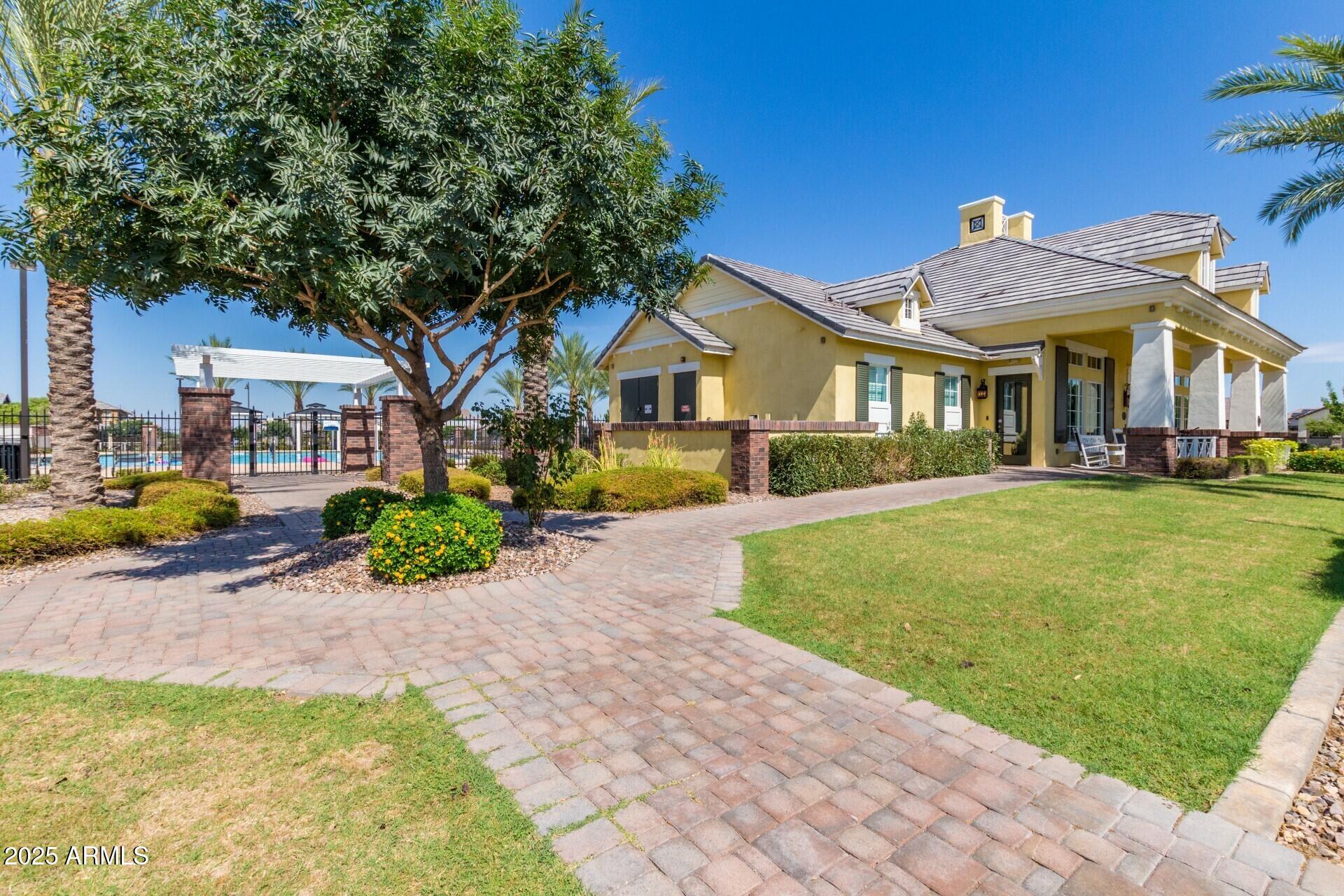 10154 E Nichols Avenue