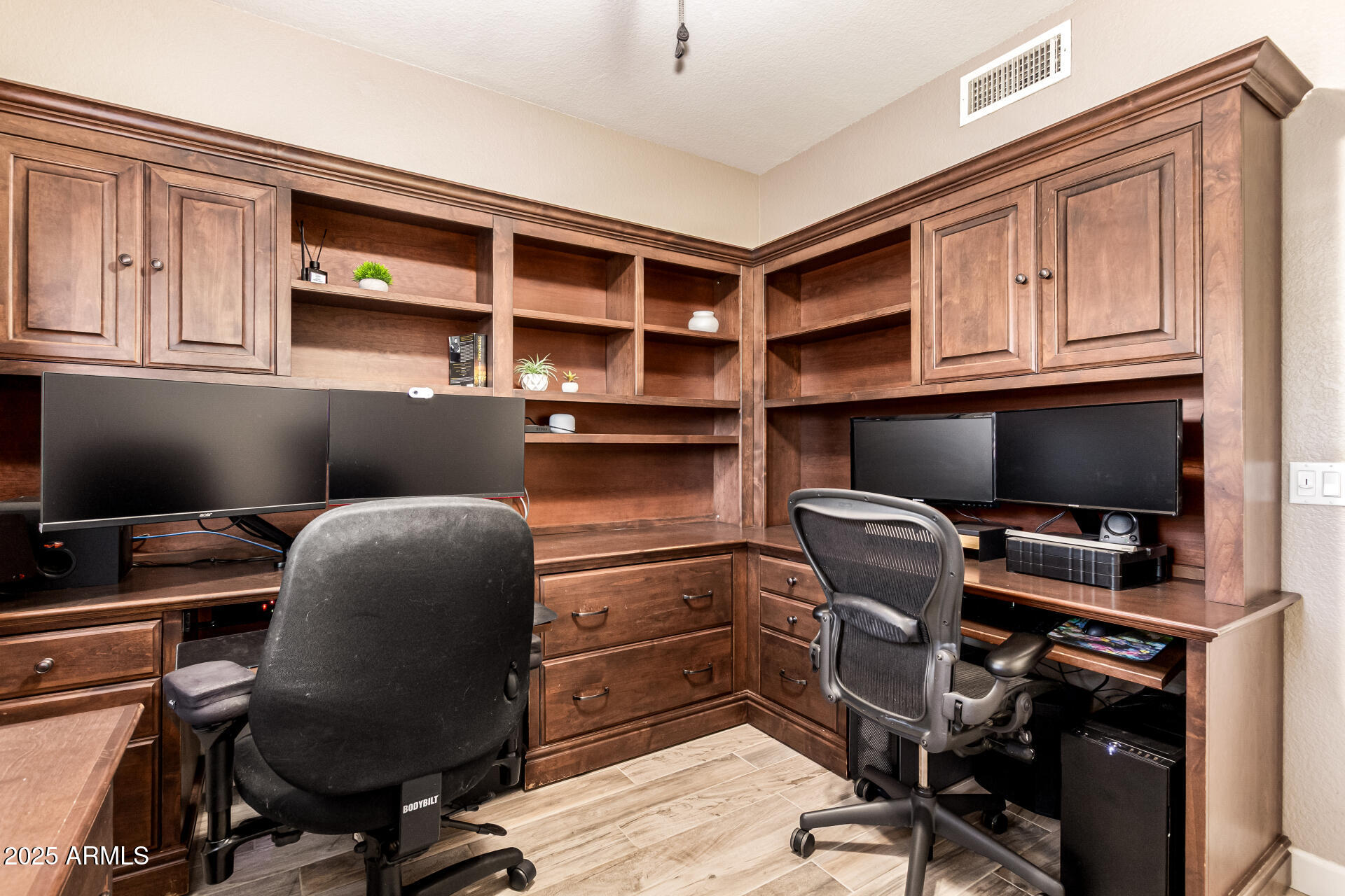 2516 E WINDSONG Drive