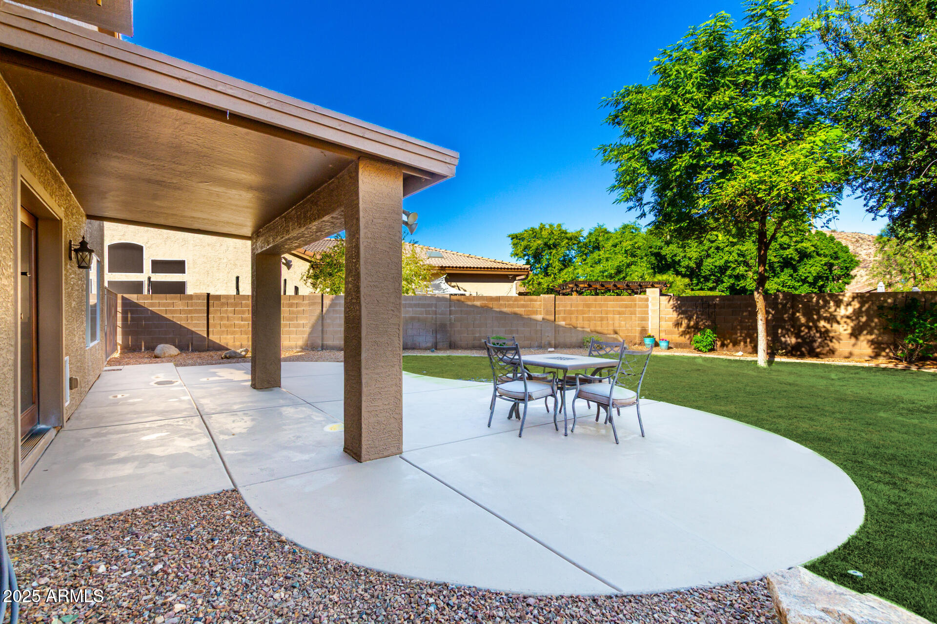 2516 E WINDSONG Drive