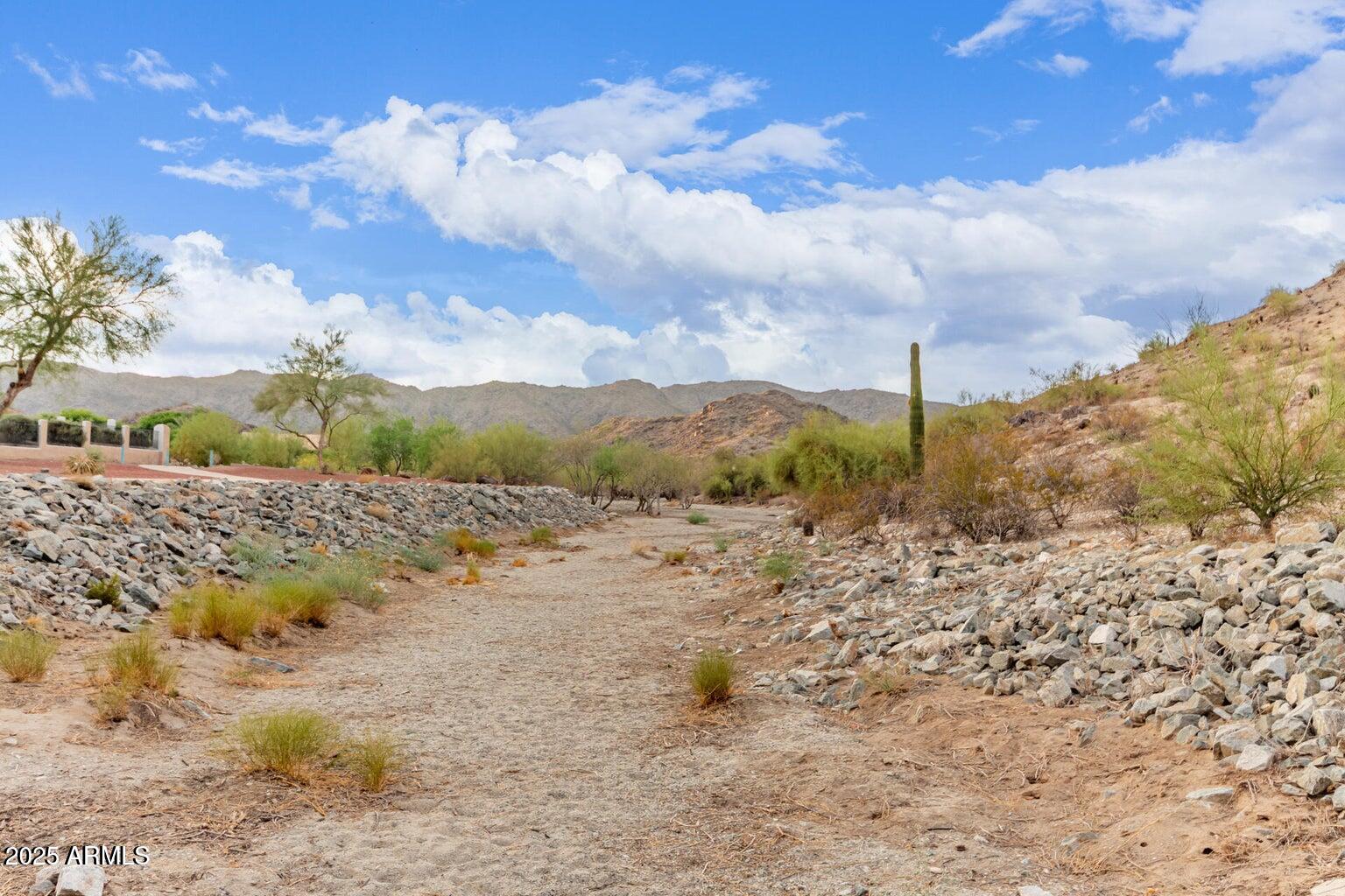 2516 E WINDSONG Drive