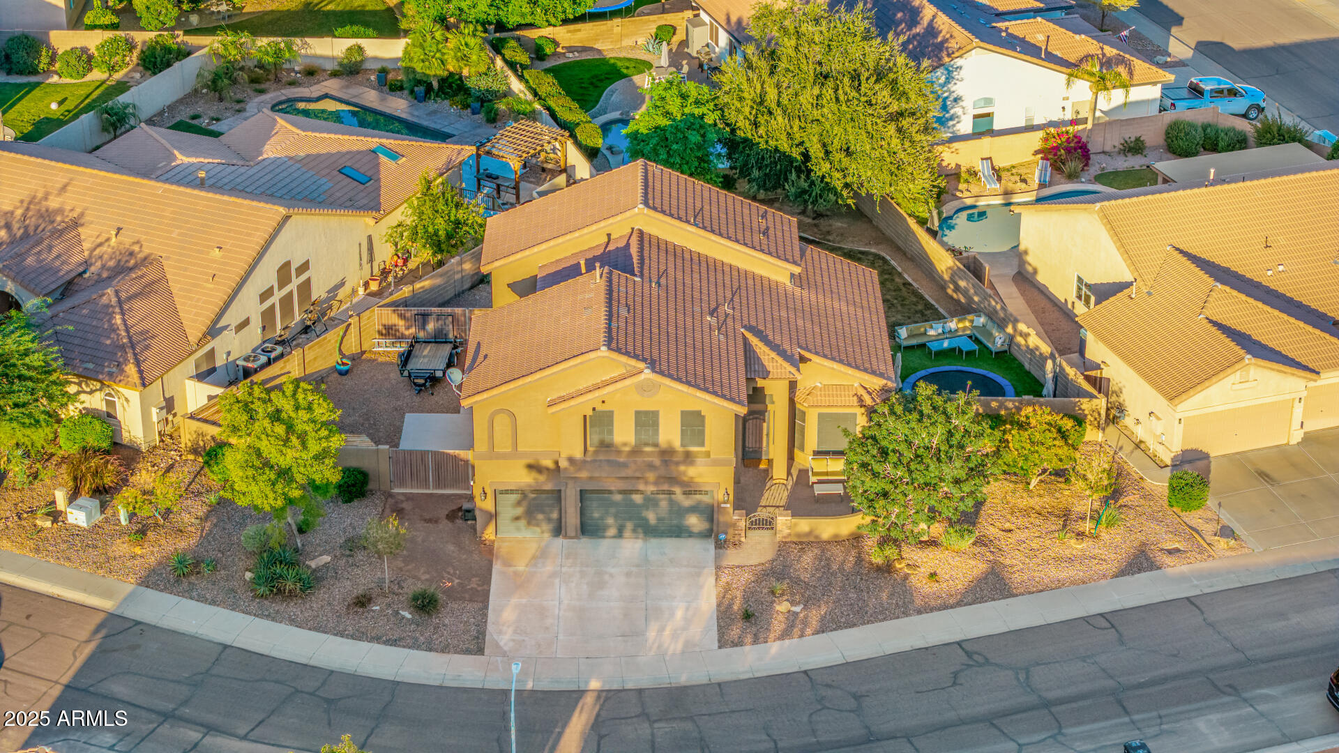 2516 E WINDSONG Drive