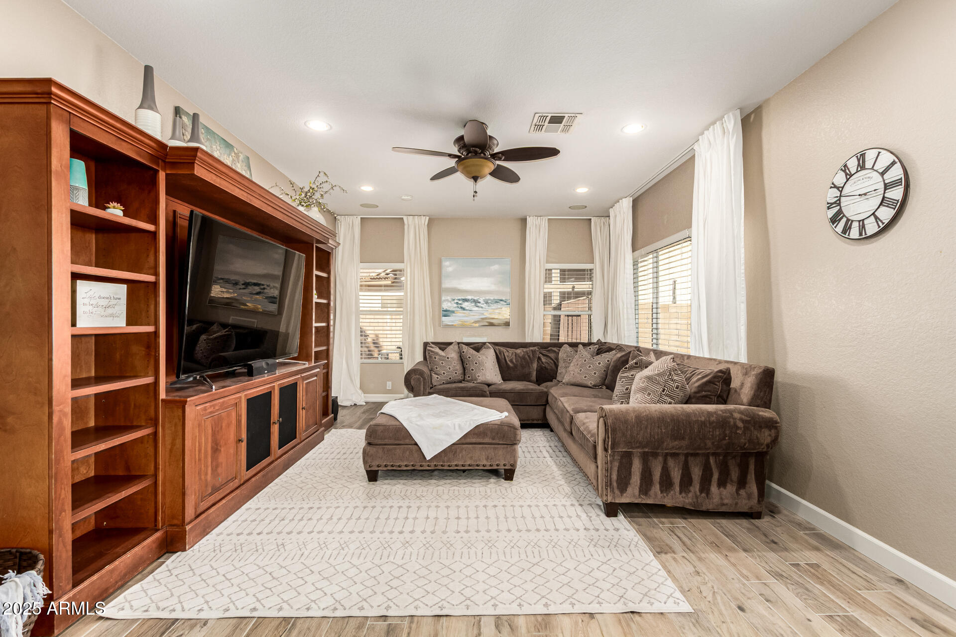 2516 E WINDSONG Drive