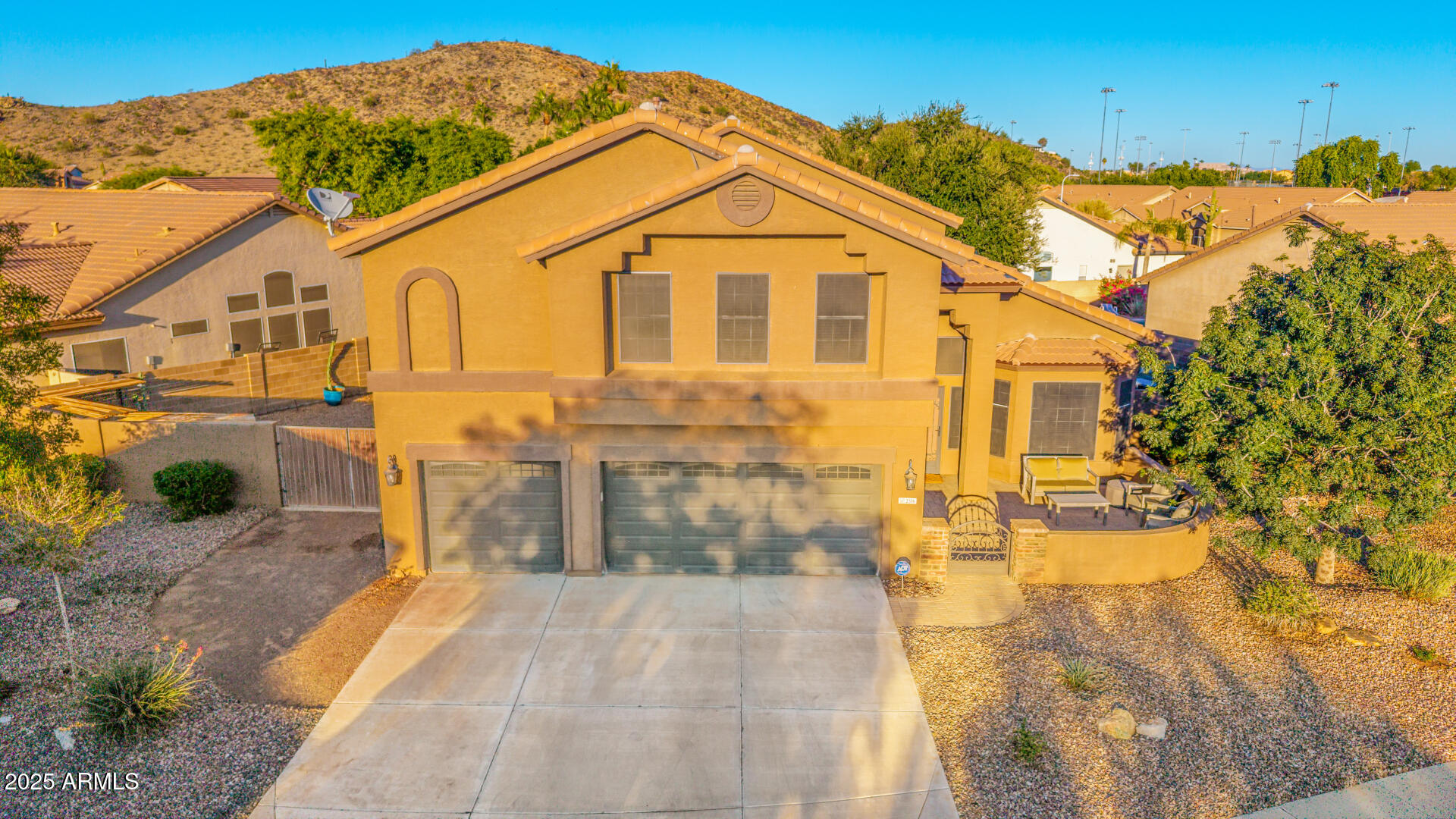 2516 E WINDSONG Drive