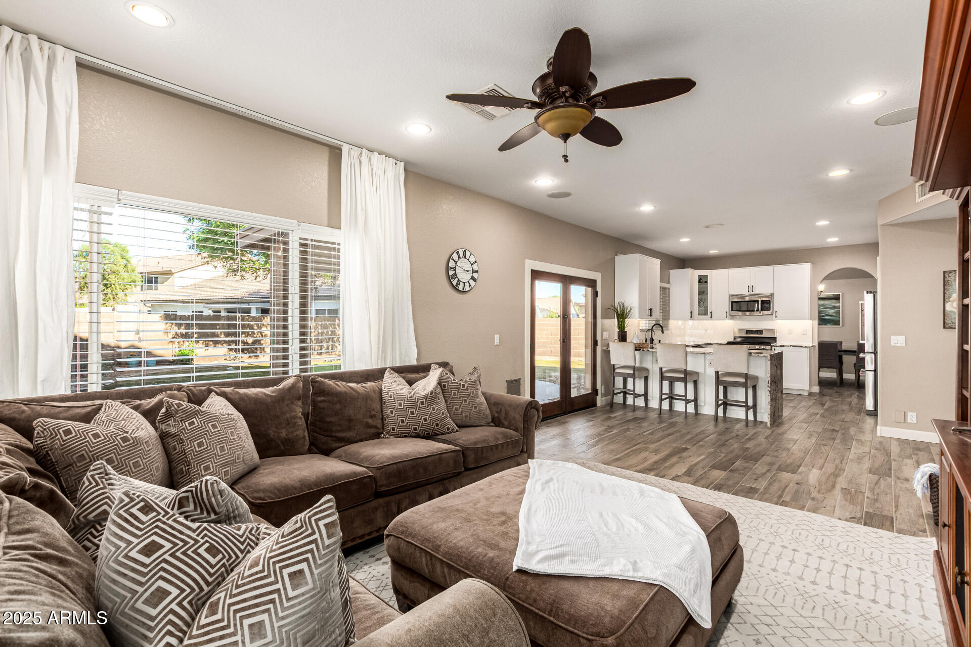 2516 E WINDSONG Drive