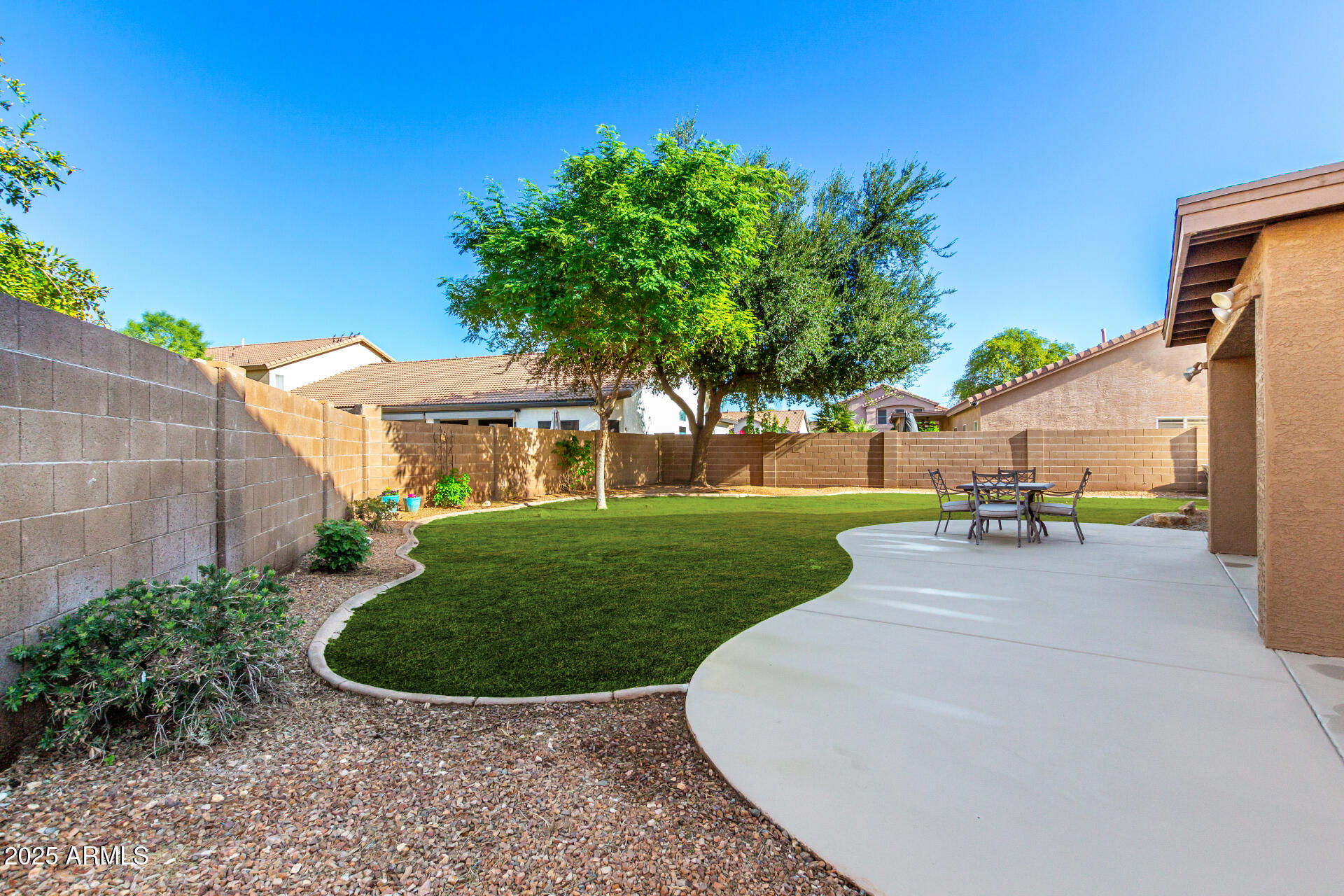 2516 E WINDSONG Drive